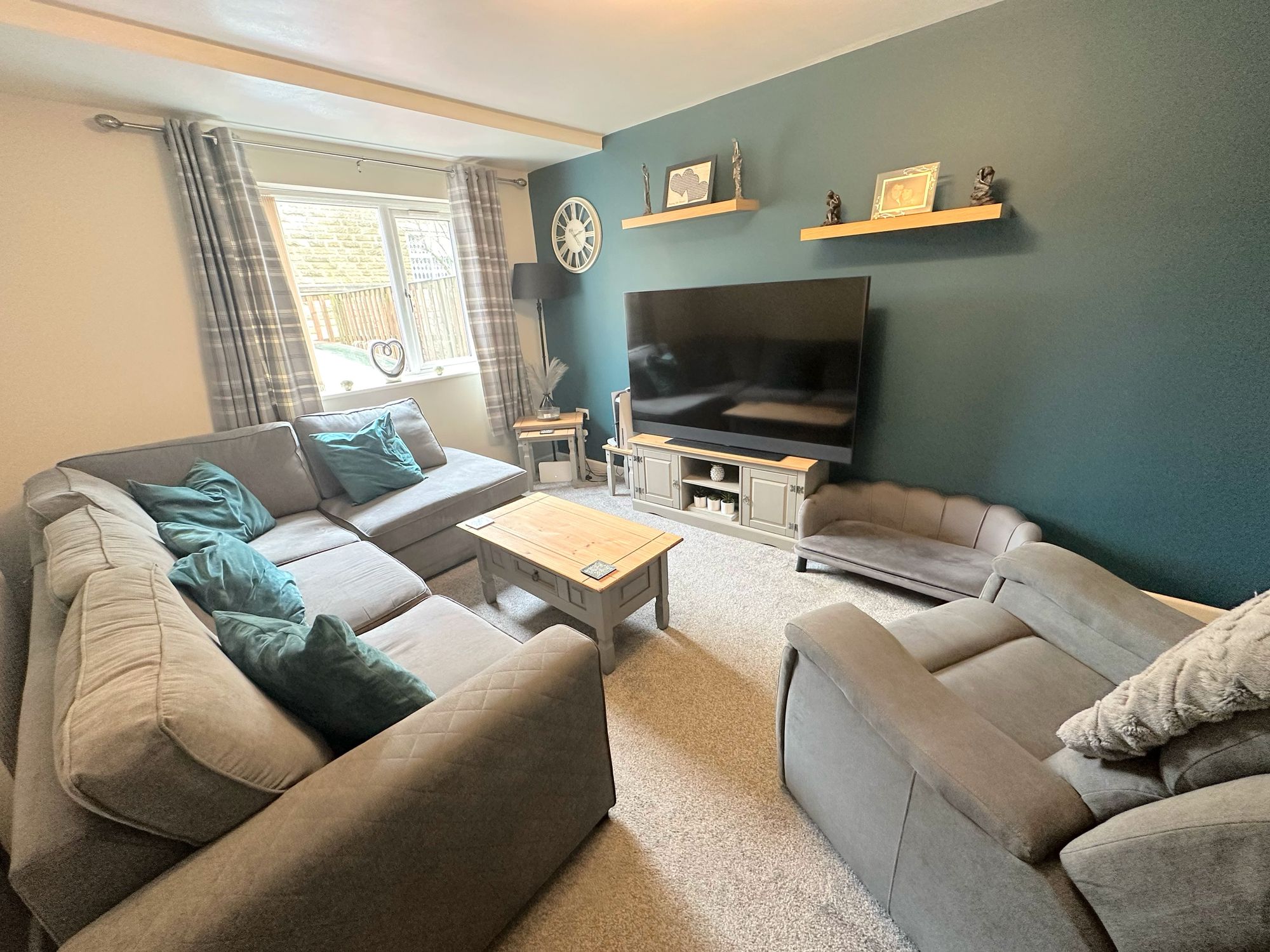 3 bed end of terrace house for sale in Keighley Road, Halifax  - Property Image 2