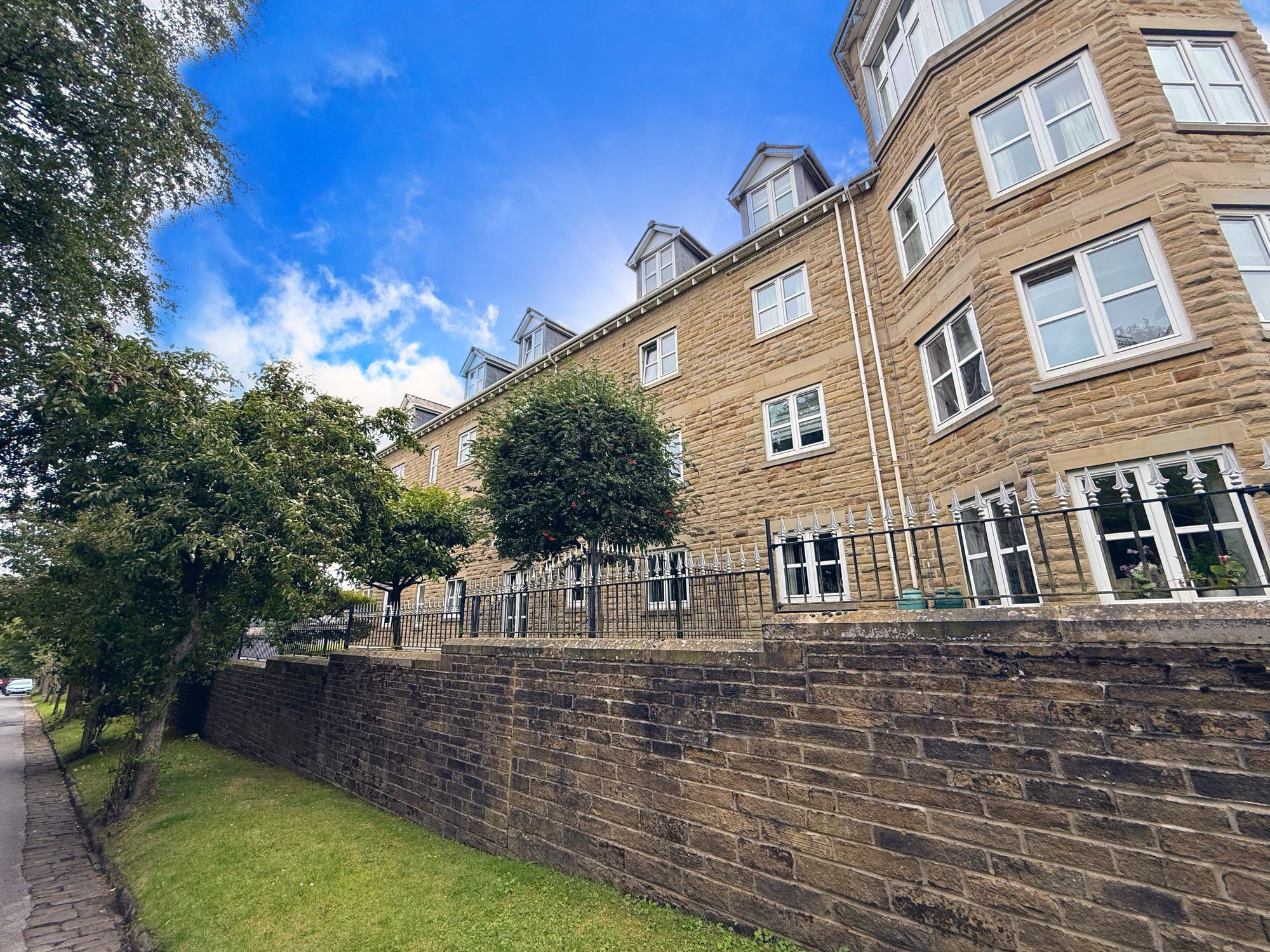 1 bed apartment for sale in Skircoat Green Road, Halifax 28