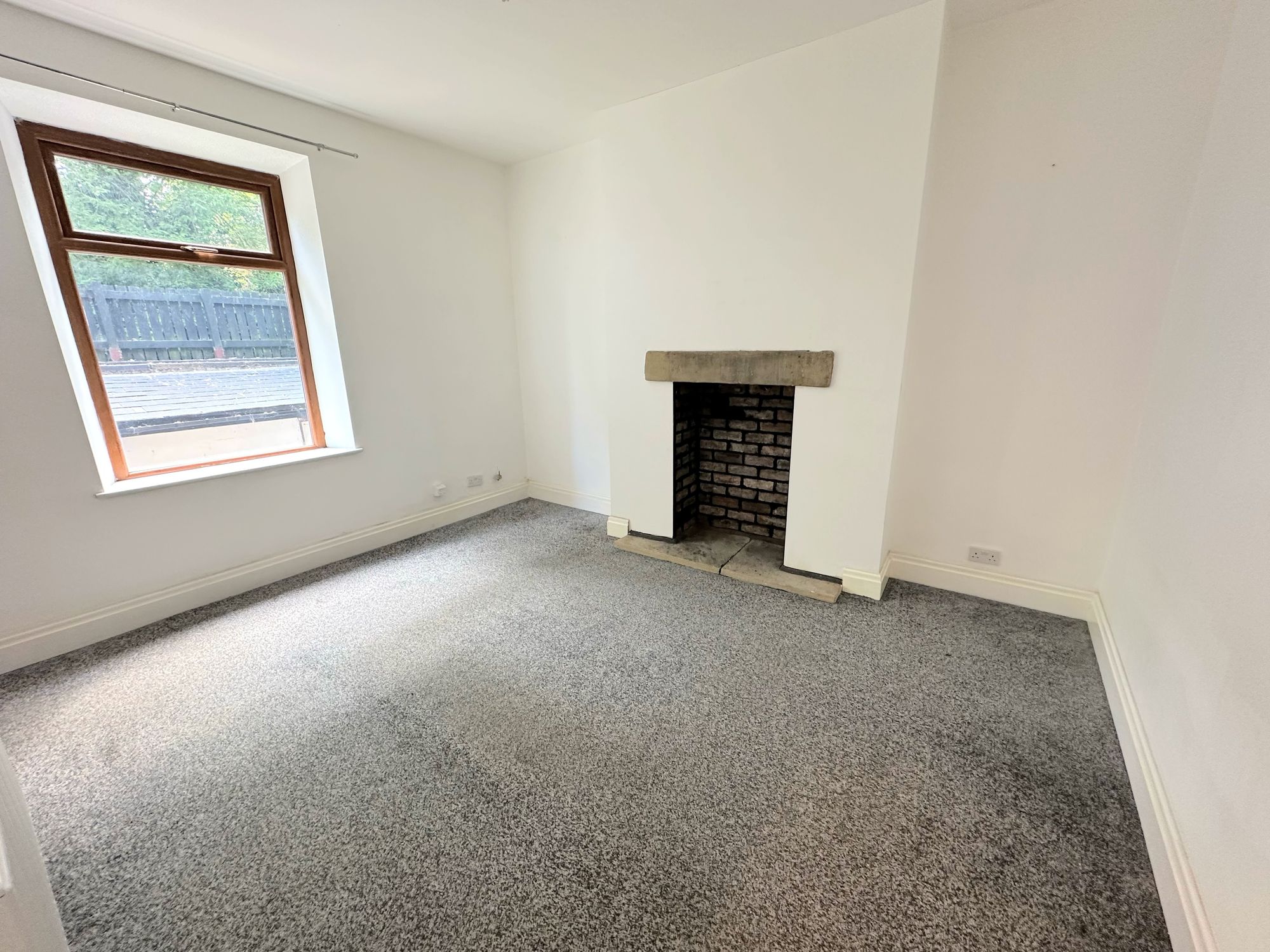 2 bed mid-terraced house for sale in Crossley Terrace South, Halifax 2