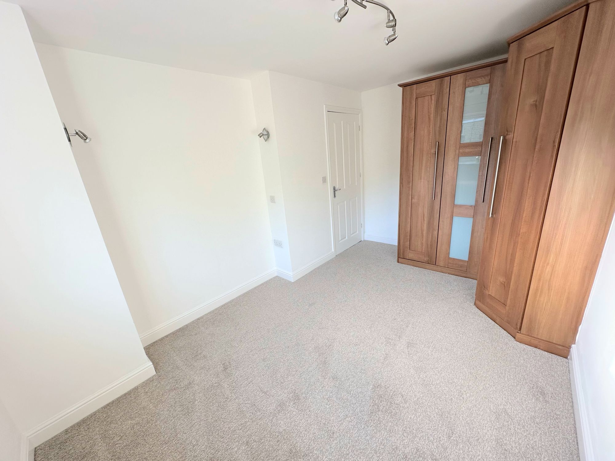 3 bed end of terrace house for sale in Larch Close, Halifax  - Property Image 15