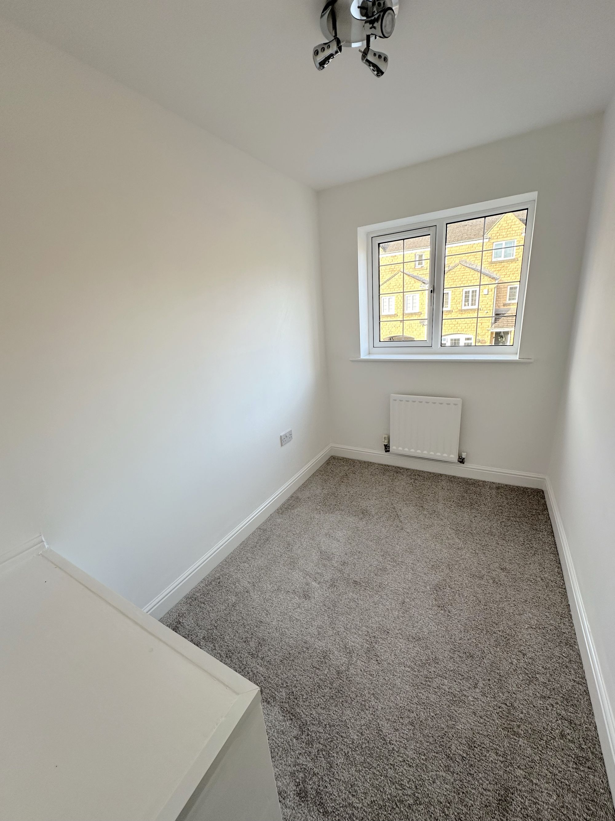 3 bed end of terrace house for sale in Larch Close, Halifax  - Property Image 20