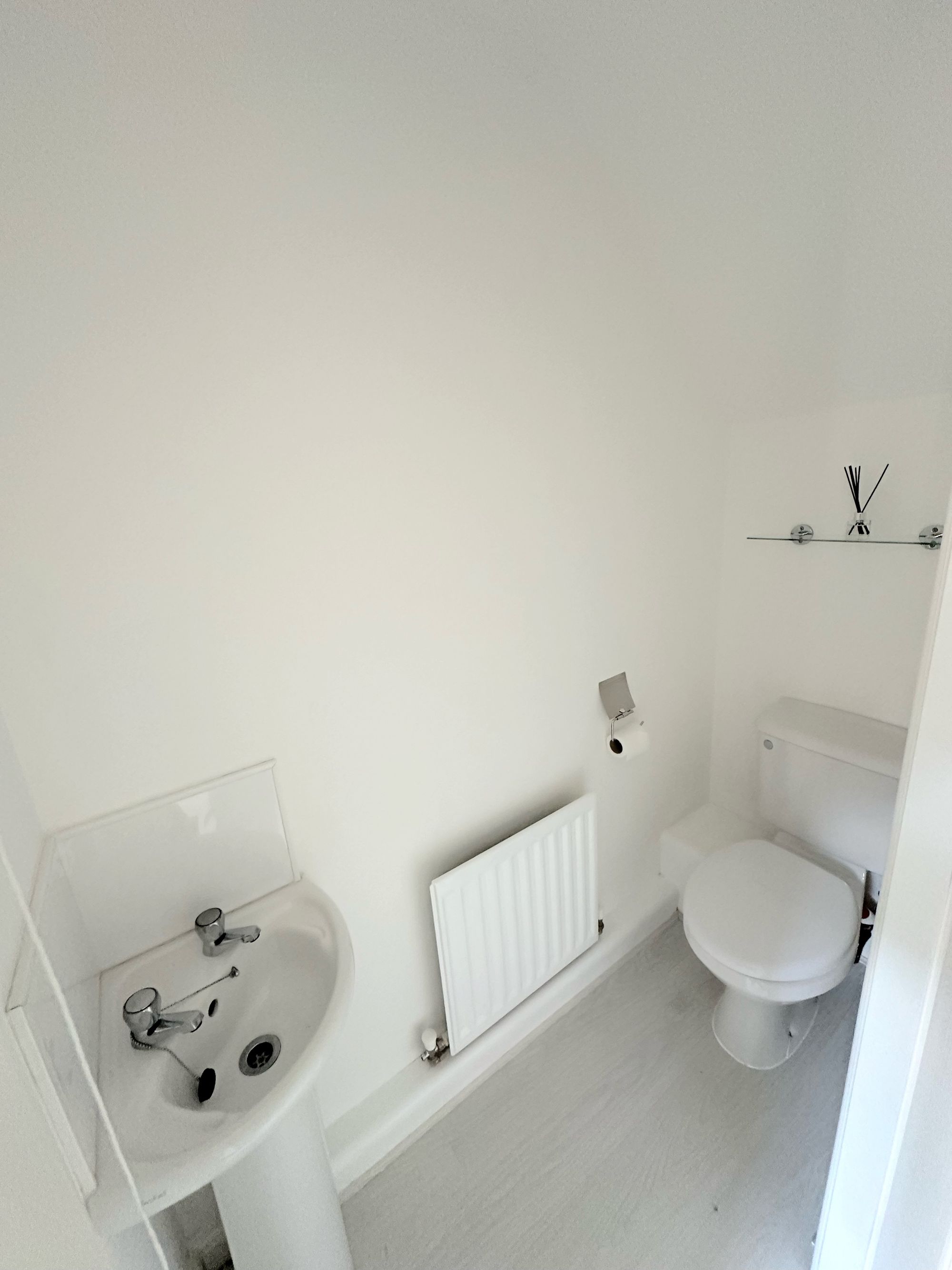 3 bed end of terrace house for sale in Larch Close, Halifax  - Property Image 12