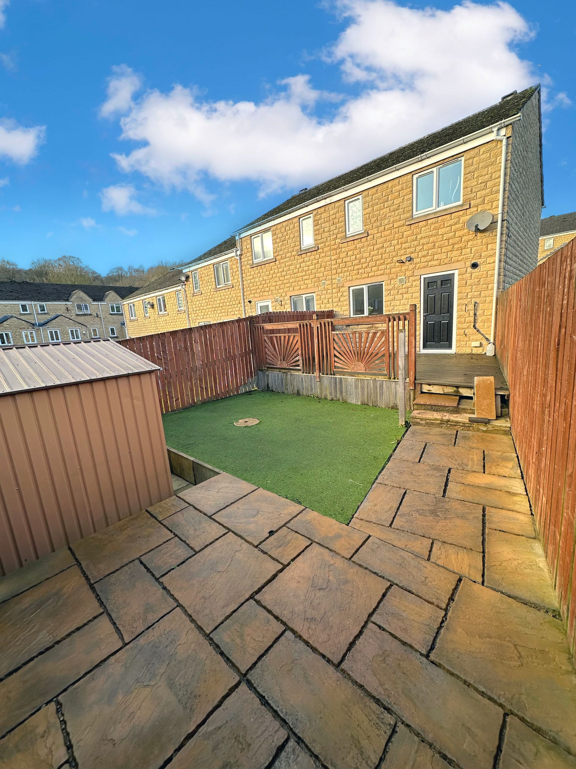 3 bed end of terrace house for sale in Larch Close, Halifax  - Property Image 4