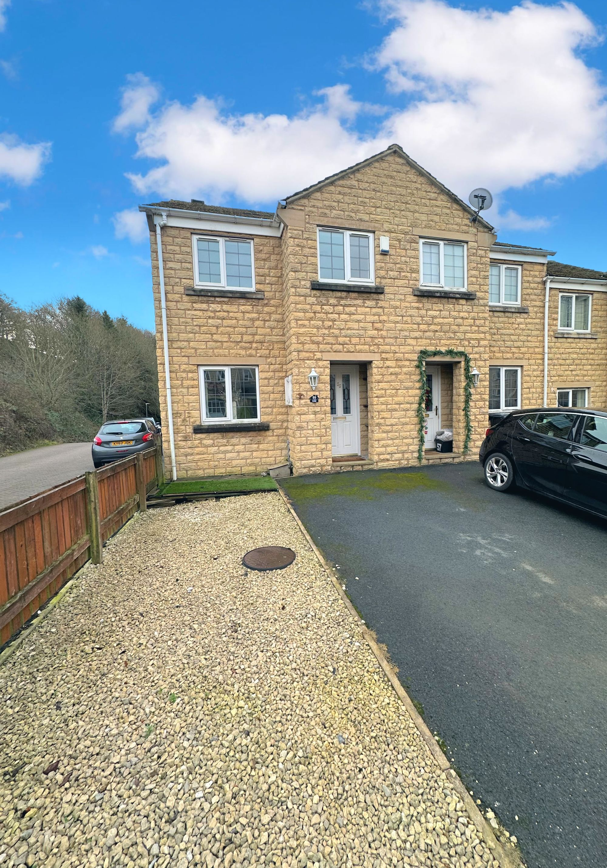 3 bed end of terrace house for sale in Larch Close, Halifax  - Property Image 1