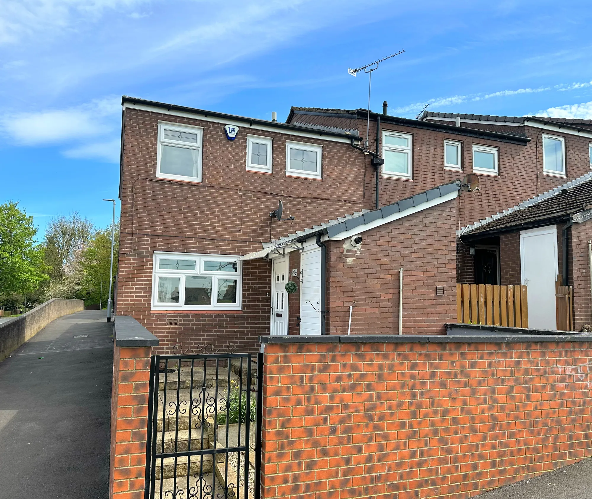 3 bed end of terrace house for sale in Beckhill Grove, Leeds - Property Image 1