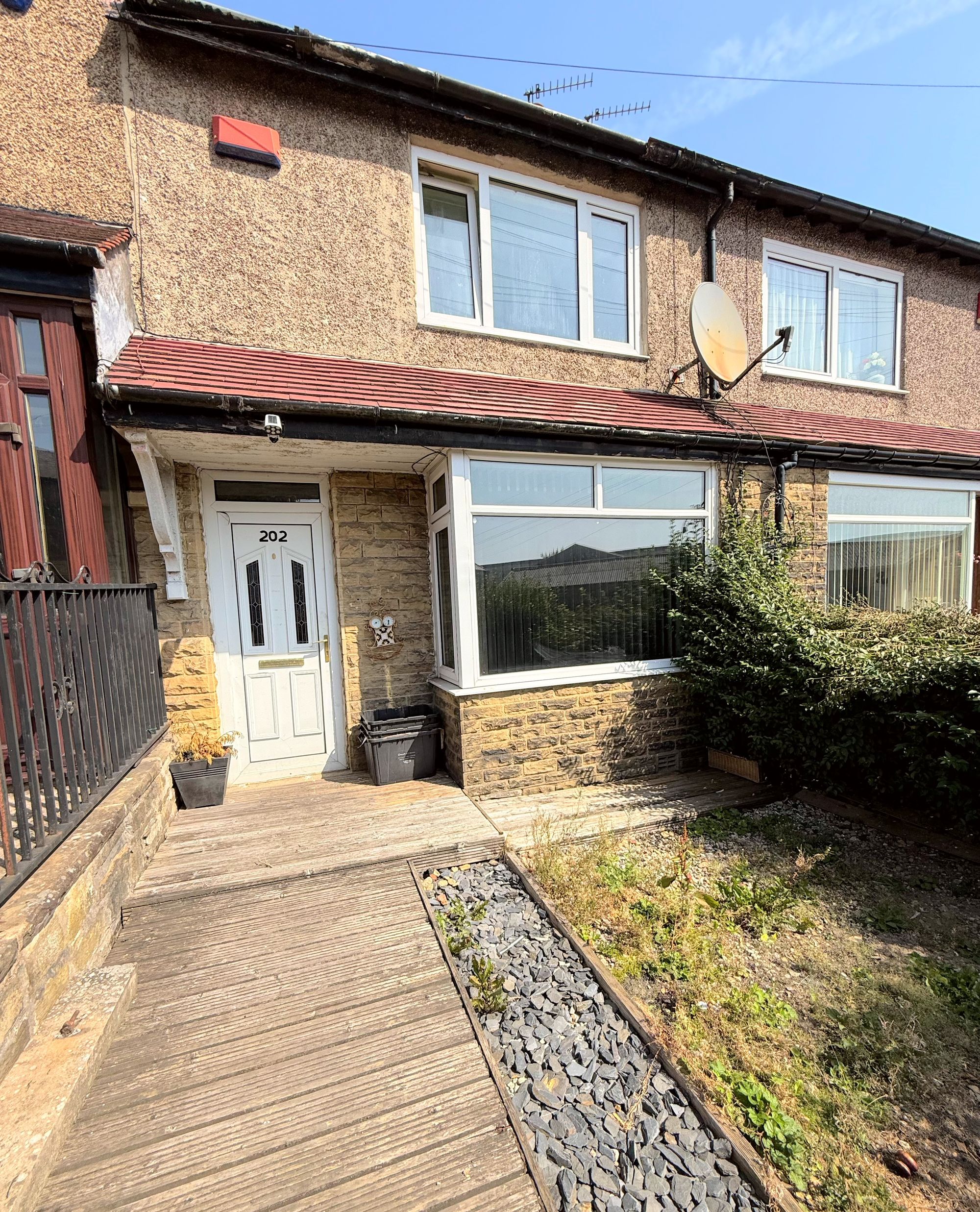2 bed mid-terraced house for sale in Parkinson Lane, Halifax  - Property Image 1