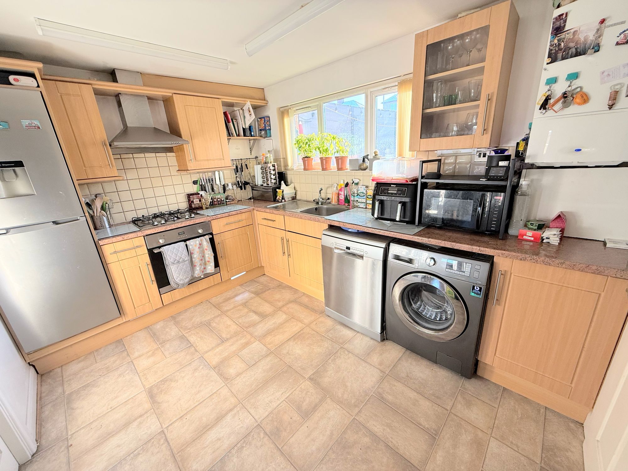 3 bed terraced house for sale in Aislaby Heights, Halifax  - Property Image 2