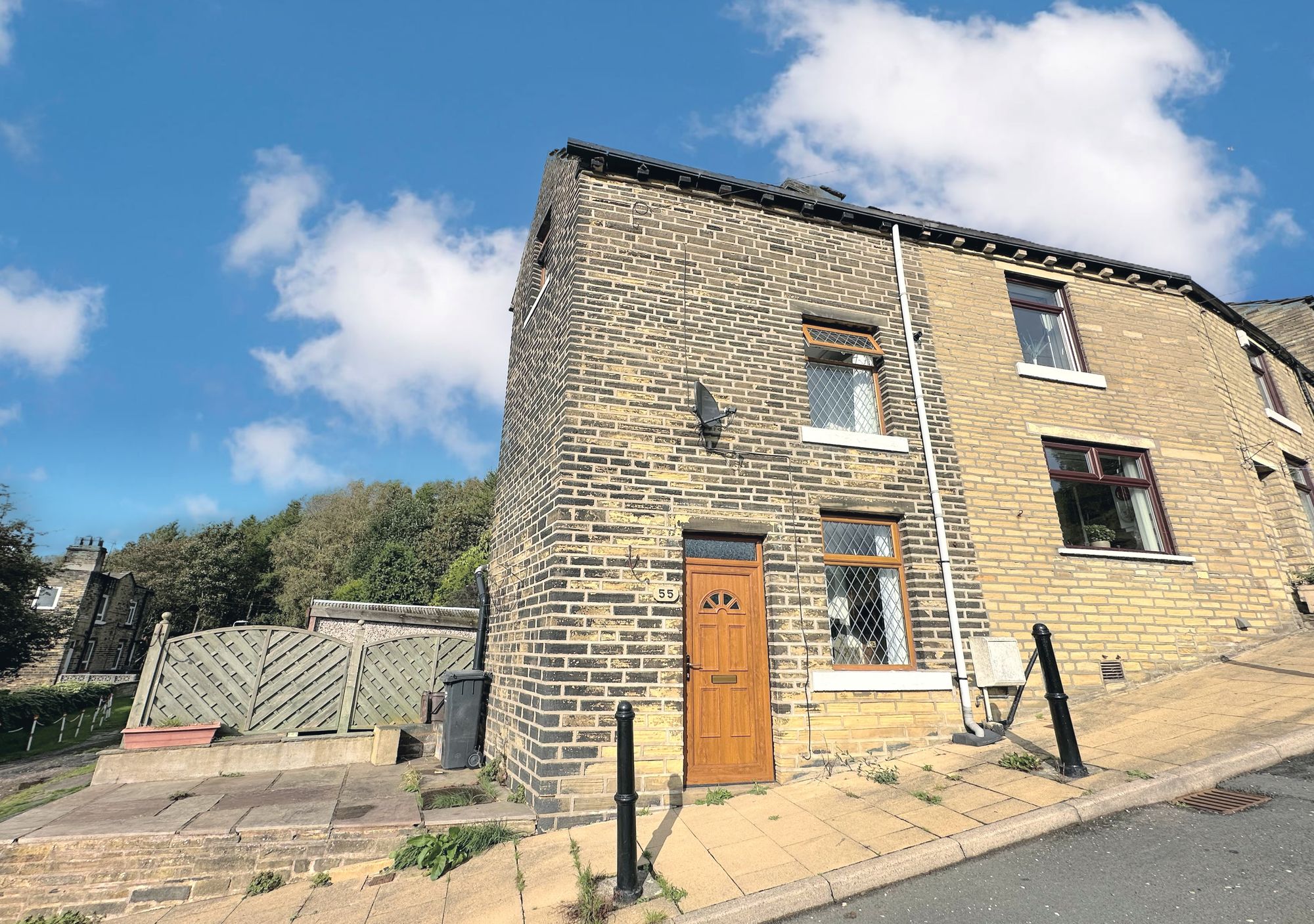 2 bed end of terrace house to rent in Trooper Lane, Halifax  - Property Image 1