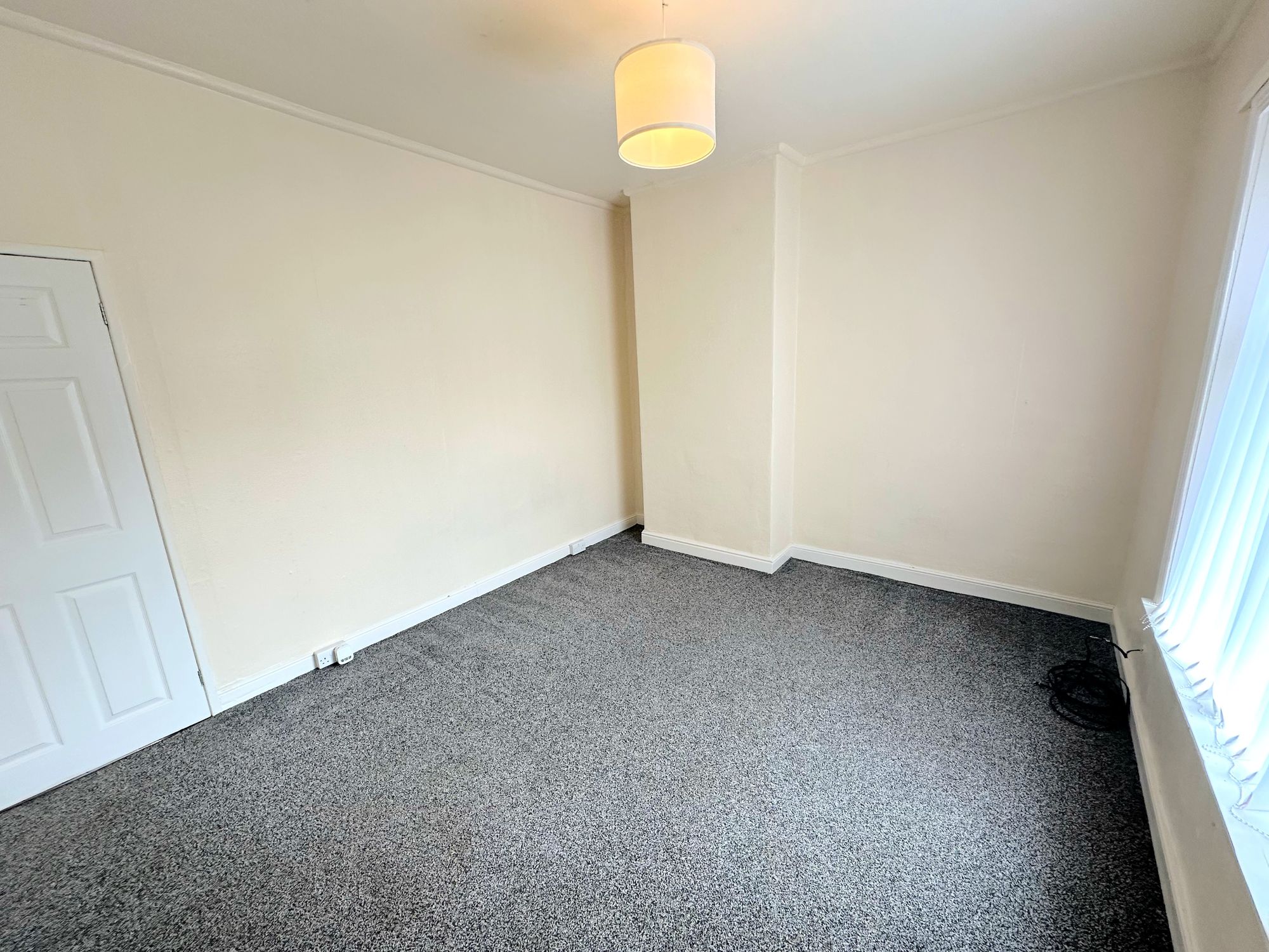 3 bed mid-terraced house to rent in Gladstone View, Halifax 6