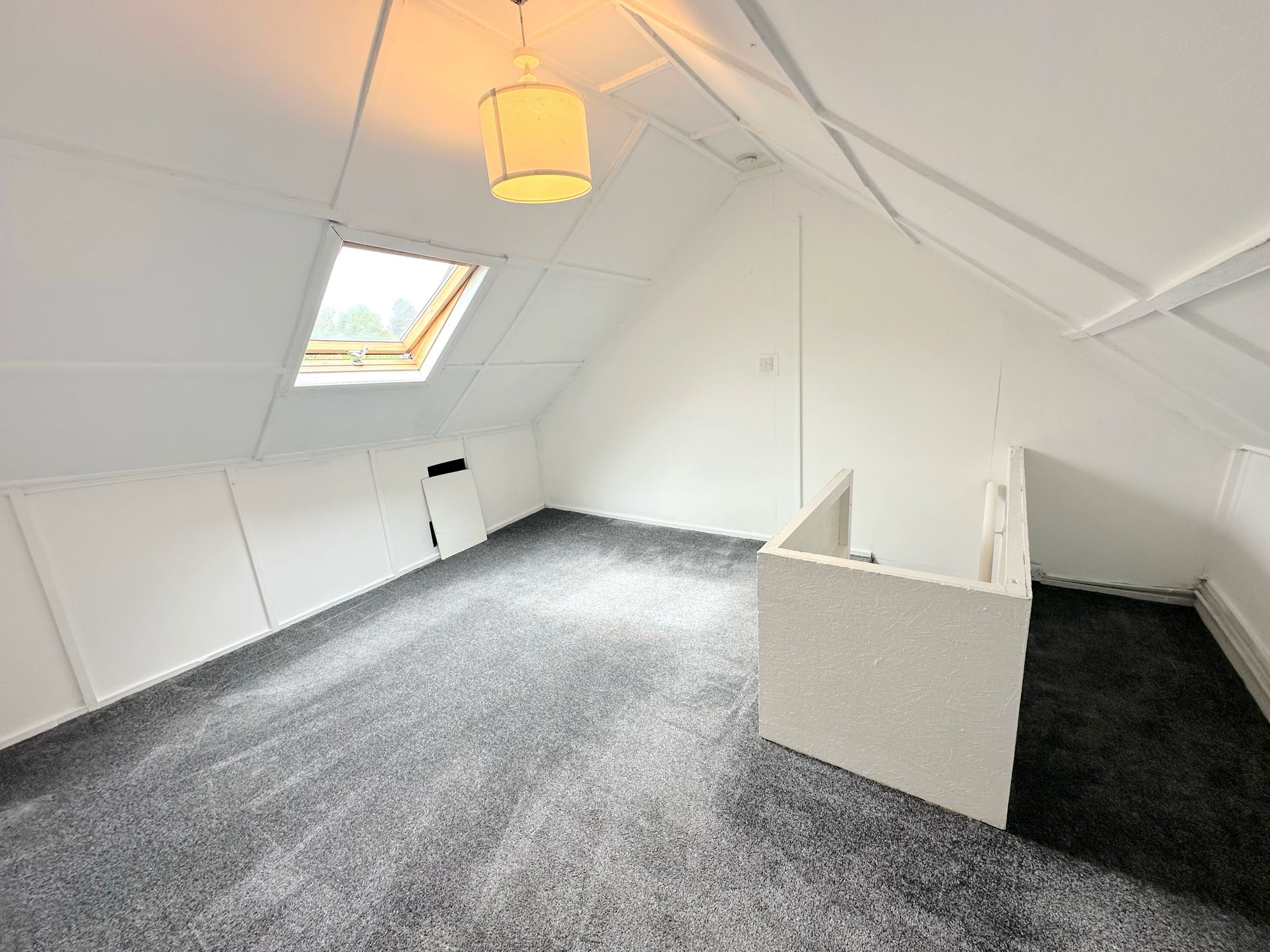 3 bed mid-terraced house to rent in Gladstone View, Halifax 2