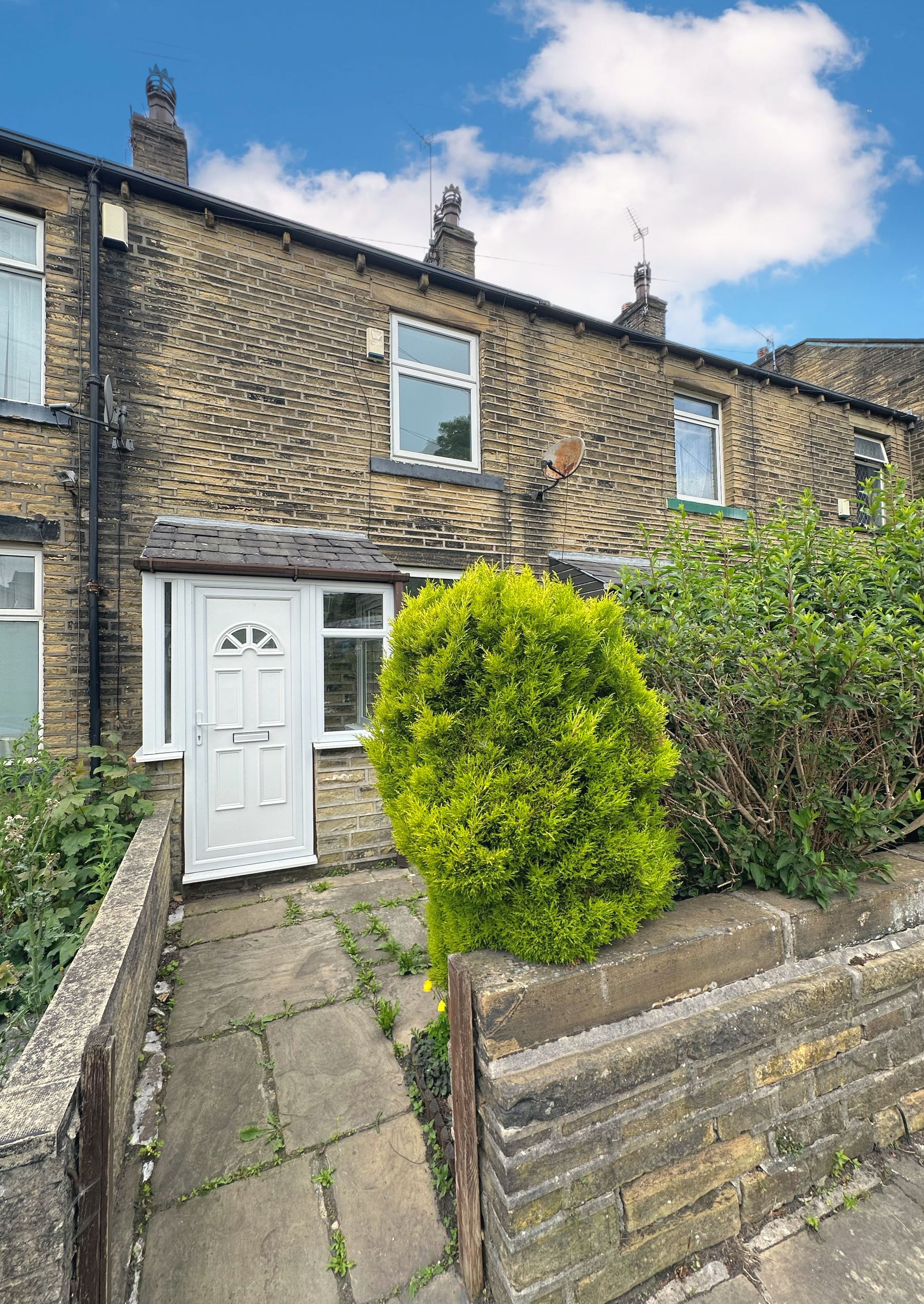3 bed mid-terraced house to rent in Palm Street, Halifax, HX3