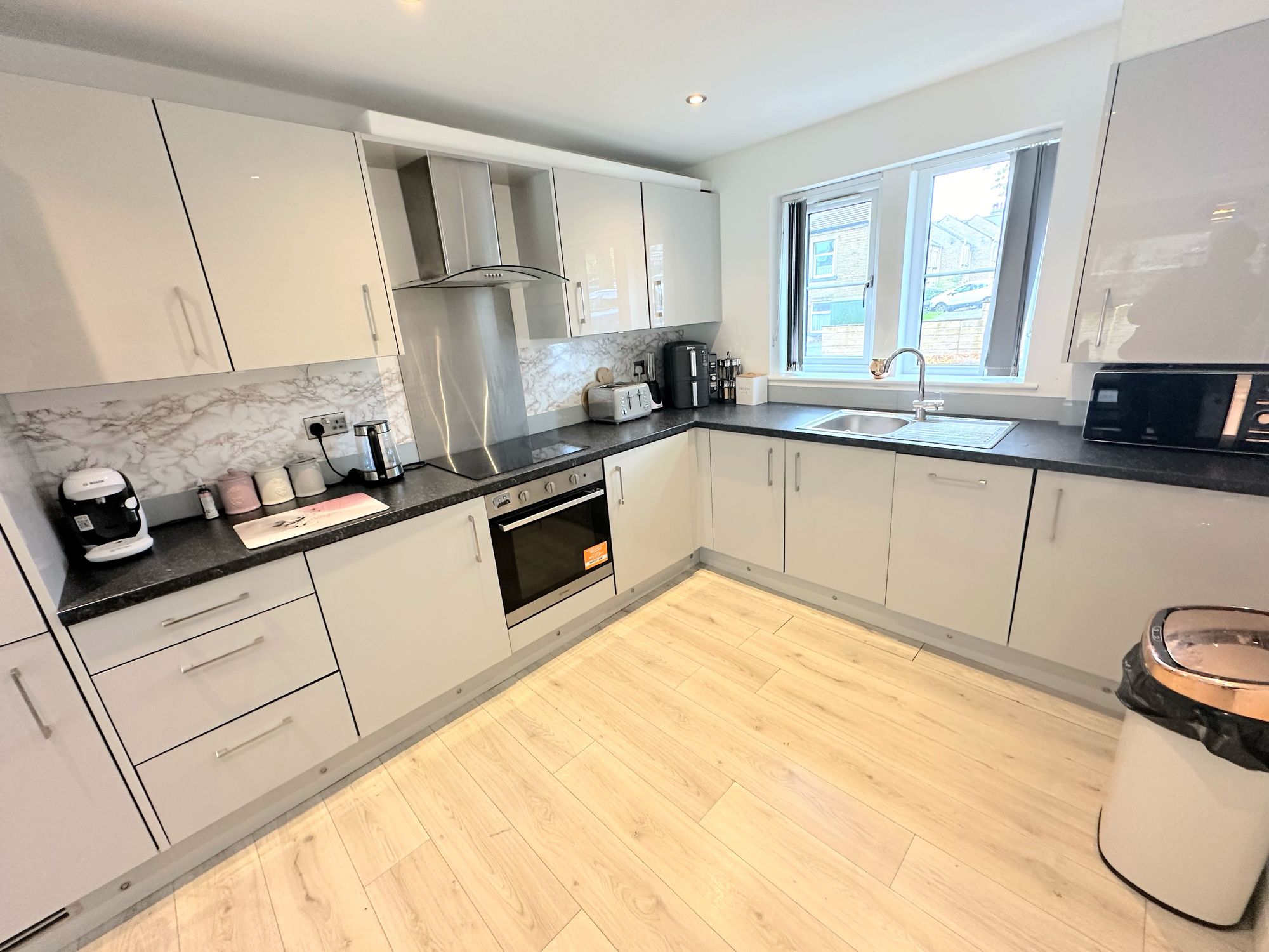 3 bed end of terrace house for sale in Woodlands Road, Halifax  - Property Image 7