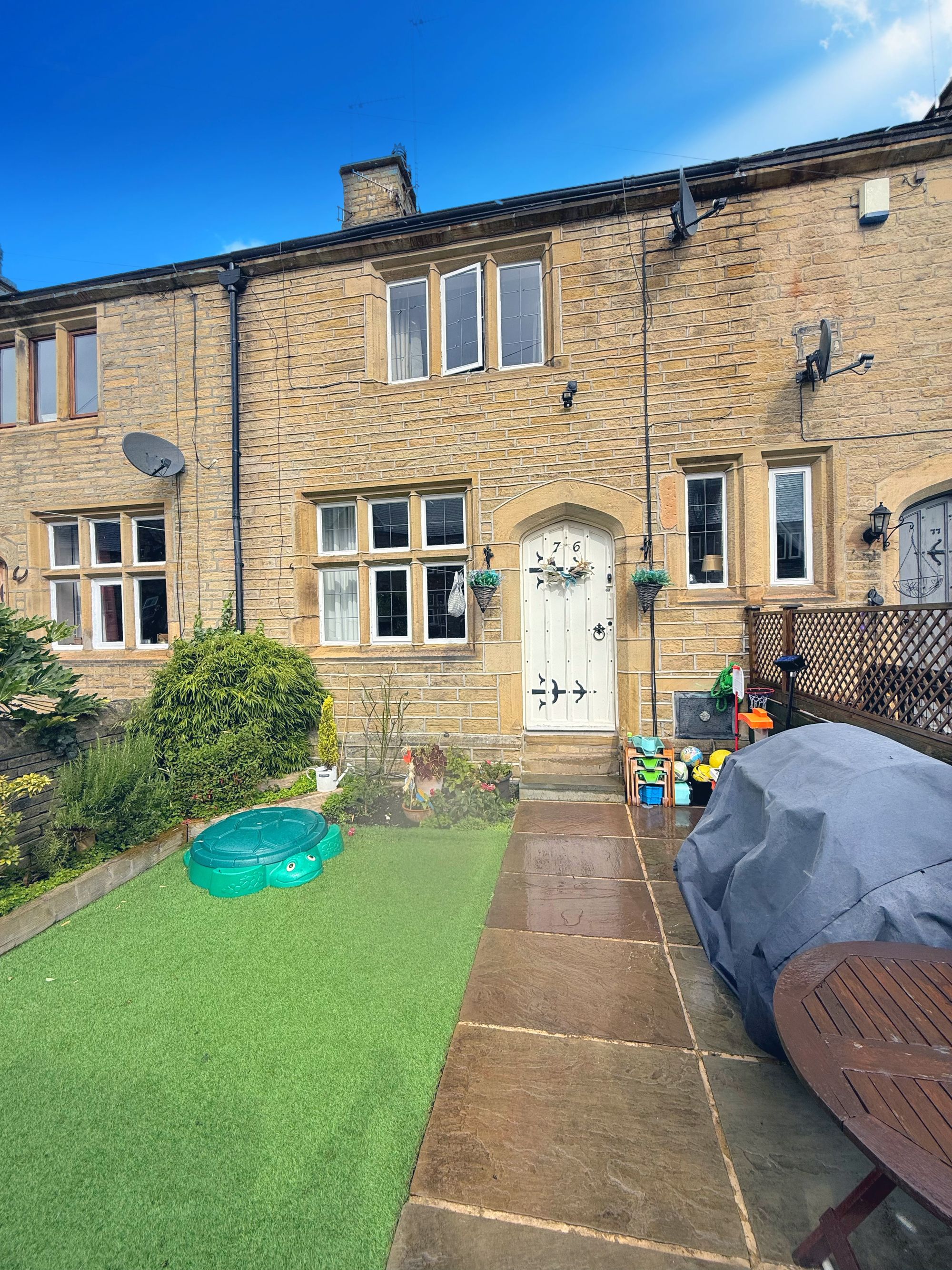 2 bed mid-terraced house for sale in Railway Terrace, Halifax, HX3