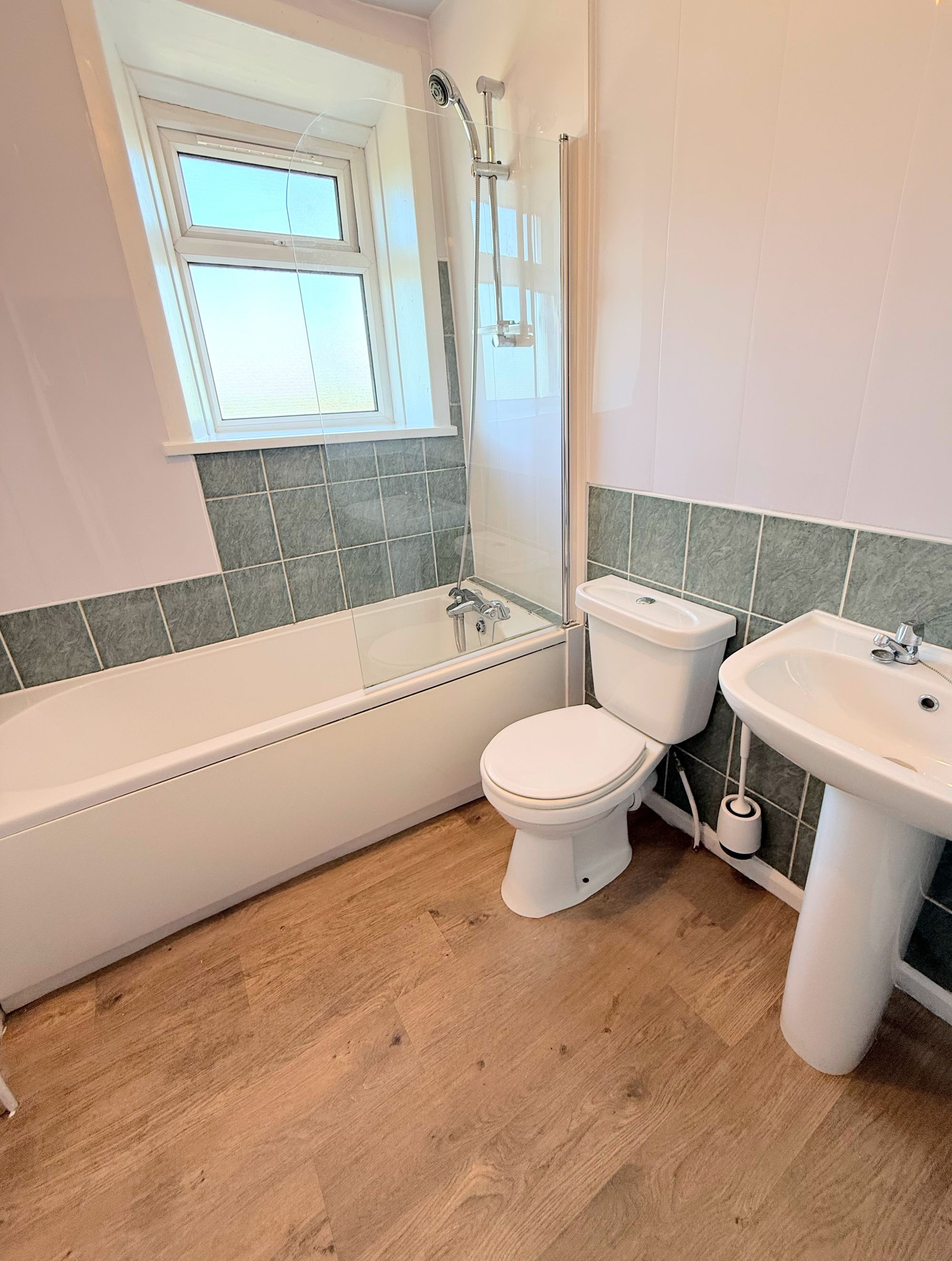 2 bed mid-terraced house to rent in Sunny Dale, Bradford  - Property Image 7