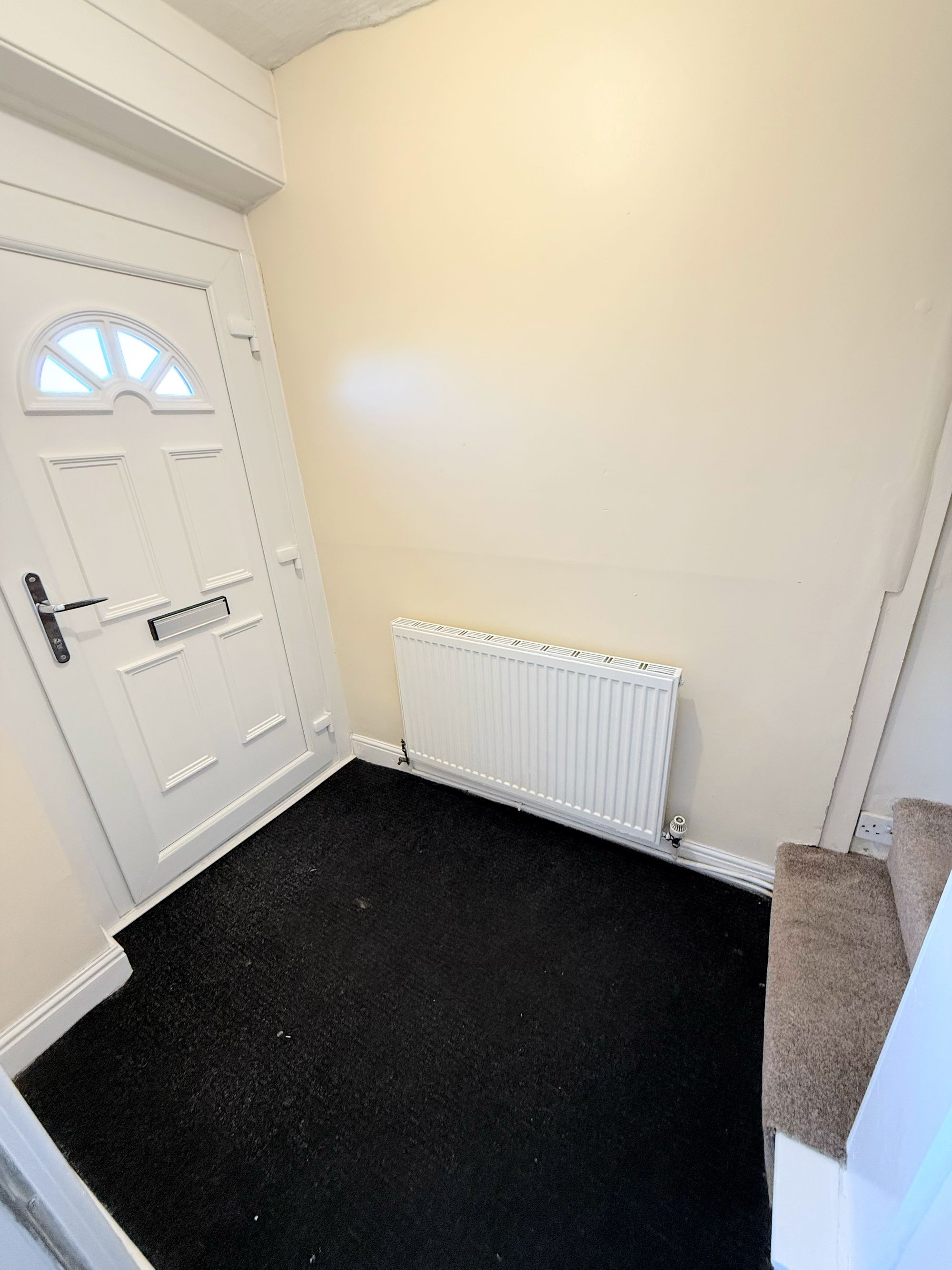 2 bed mid-terraced house to rent in Sunny Dale, Bradford 1