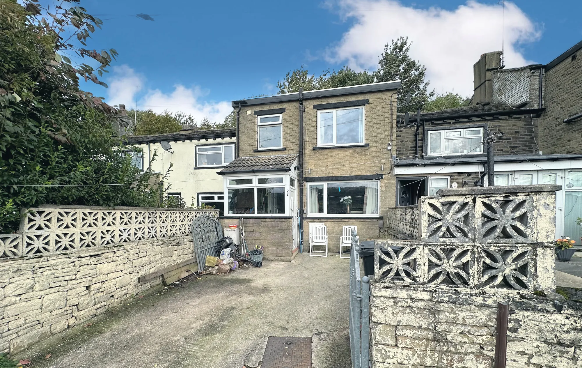 2 bed mid-terraced house for sale in Page Hill, Halifax - Property Image 1
