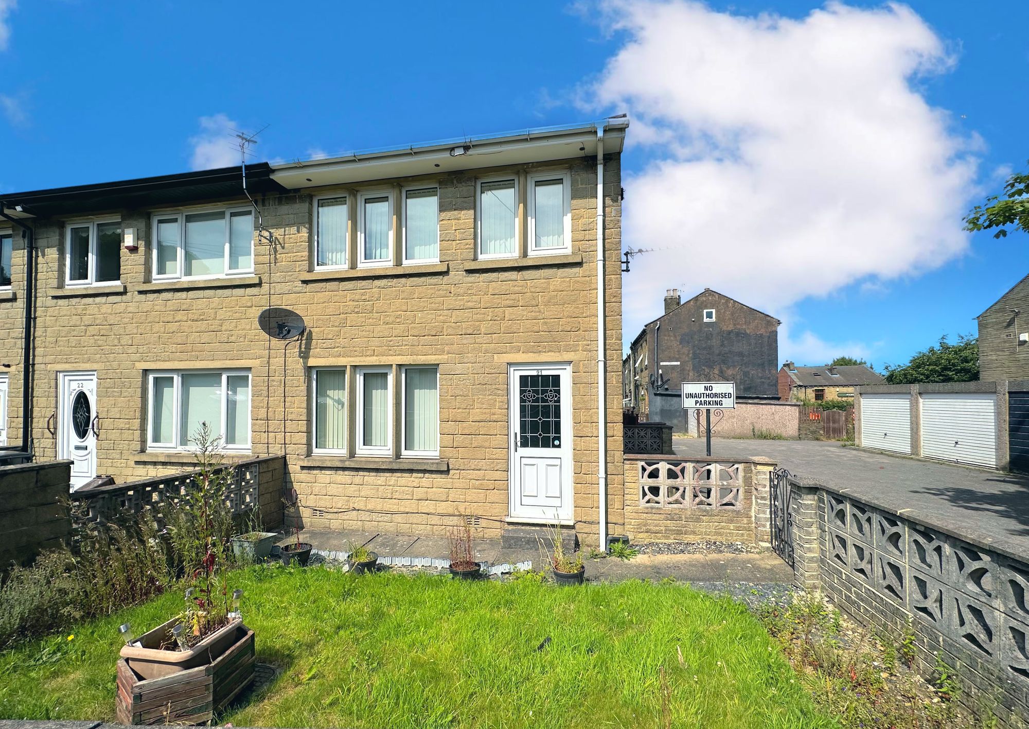 3 bed house for sale in Stretchgate Lane, Halifax  - Property Image 1