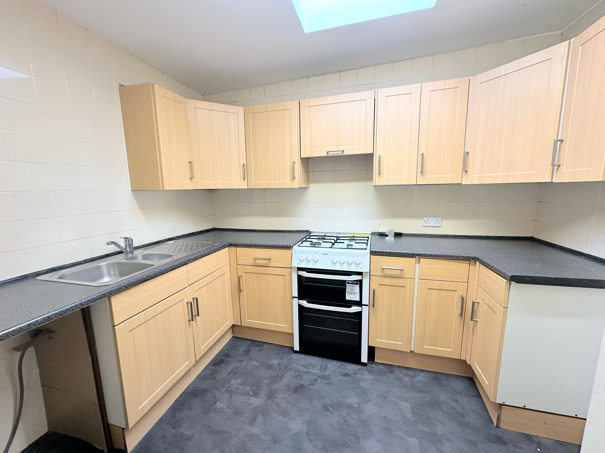 2 bed flat to rent in Savile Park Street, Halifax  - Property Image 3