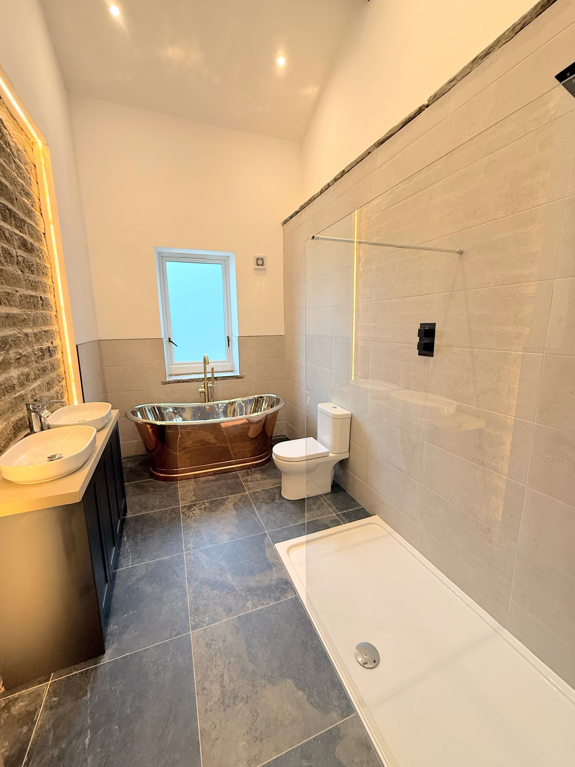 4 bed house for sale in Ovenden Wood, Halifax 2