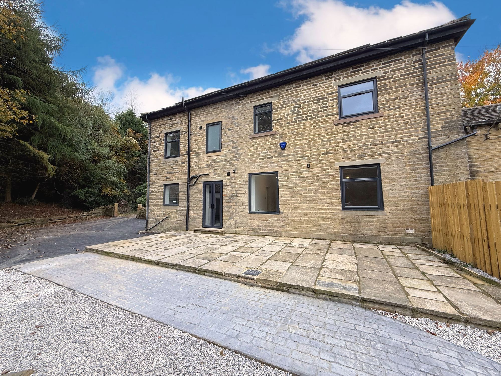4 bed house for sale in Ovenden Wood, Halifax 4