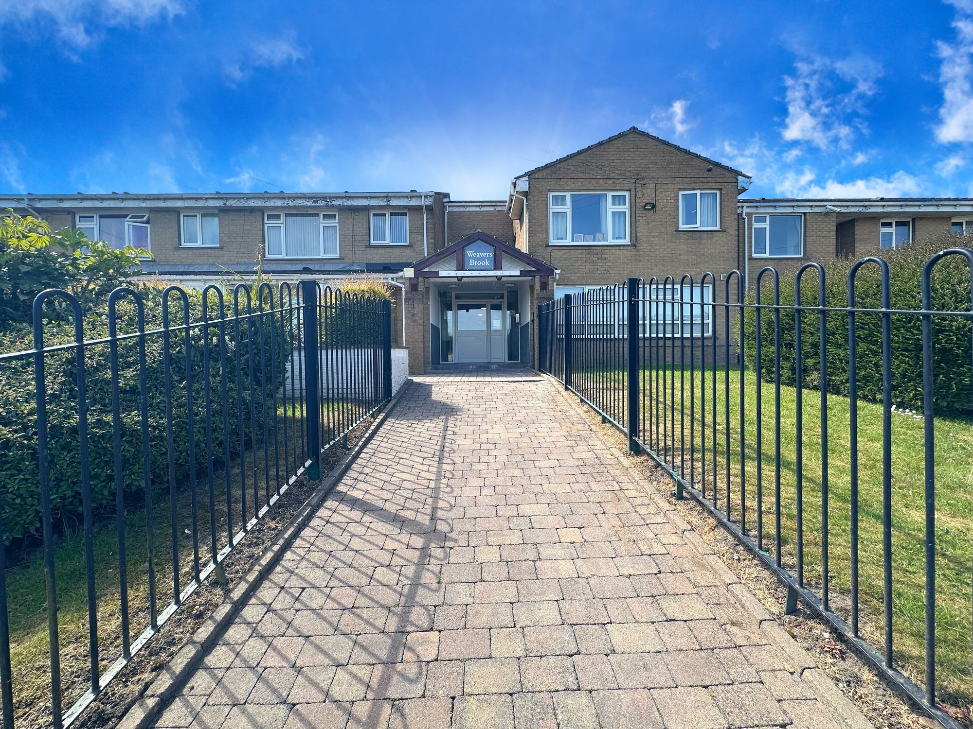 2 bed flat to rent in Weavers Brook, Halifax  - Property Image 1