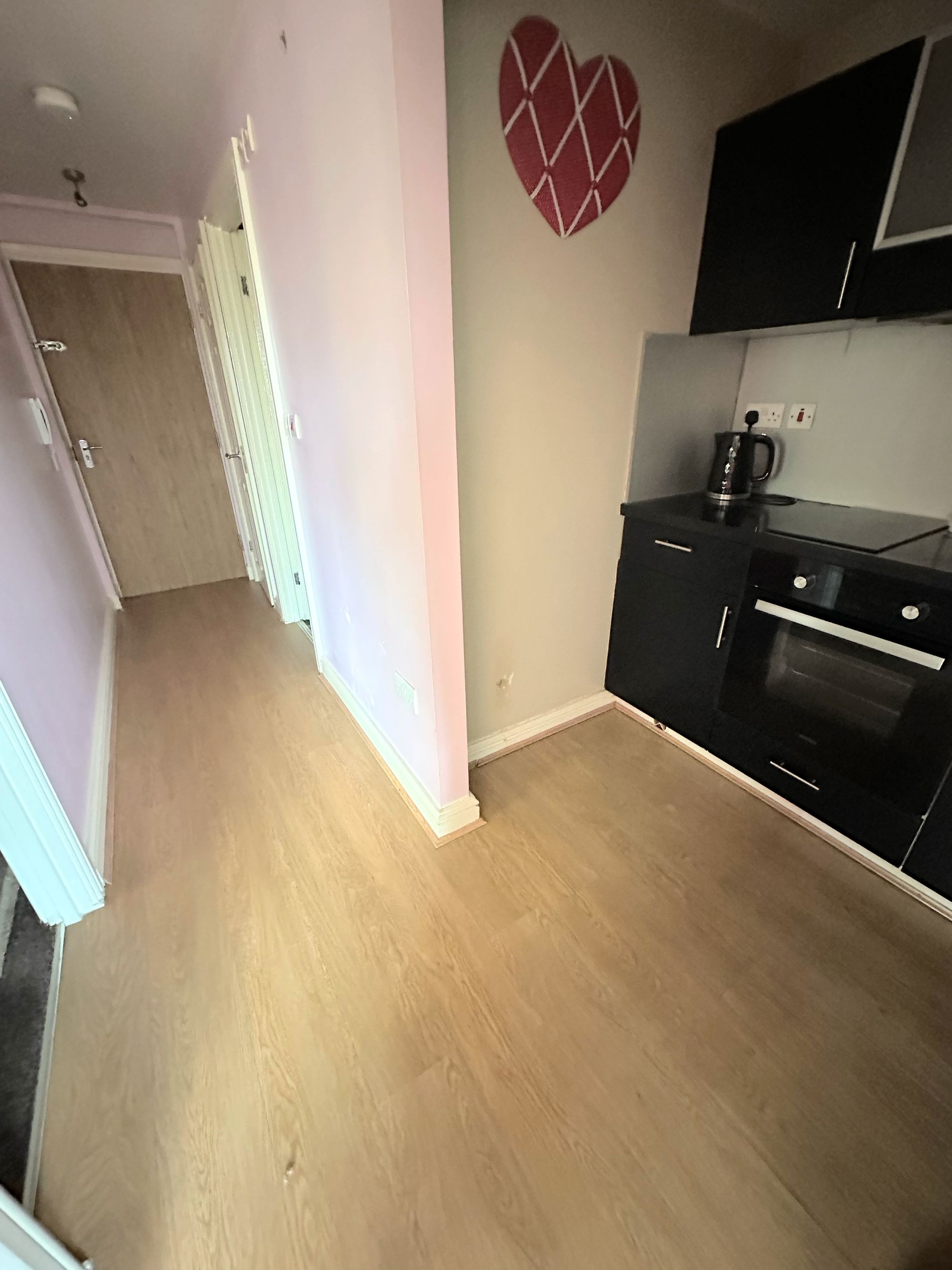 2 bed flat to rent in Weavers Brook, Halifax 4