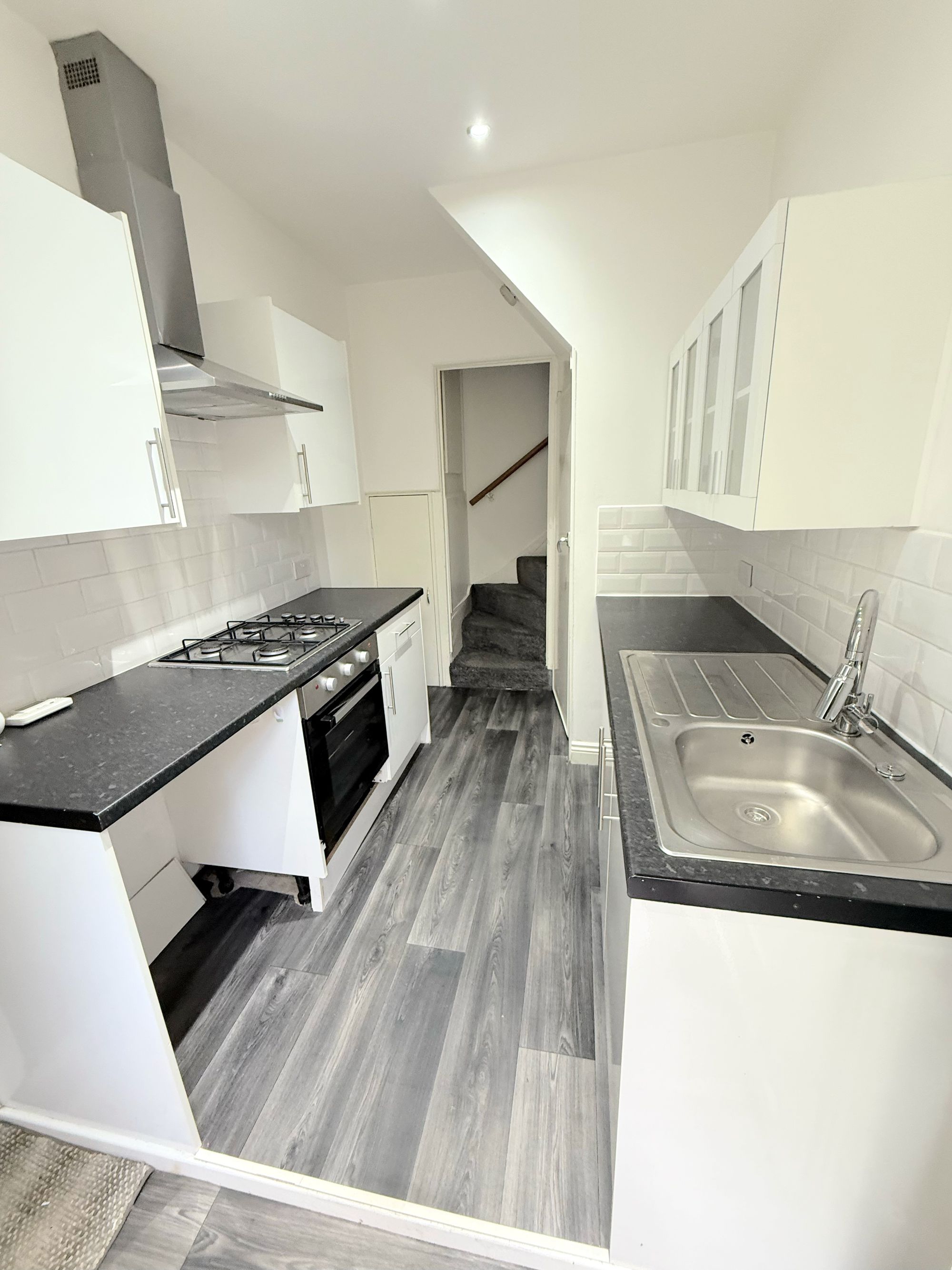 2 bed mid-terraced house for sale in Crossley Terrace South, Halifax  - Property Image 3