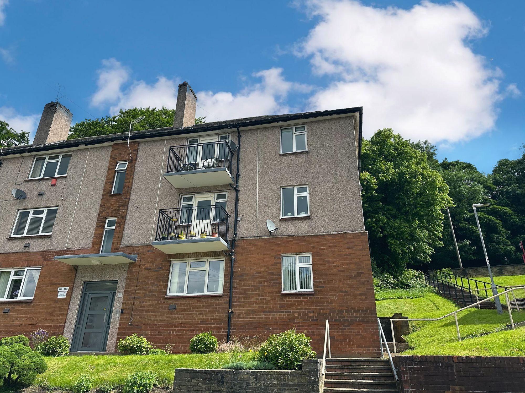 2 bed apartment to rent in Willowfield Crescent, Halifax  - Property Image 1