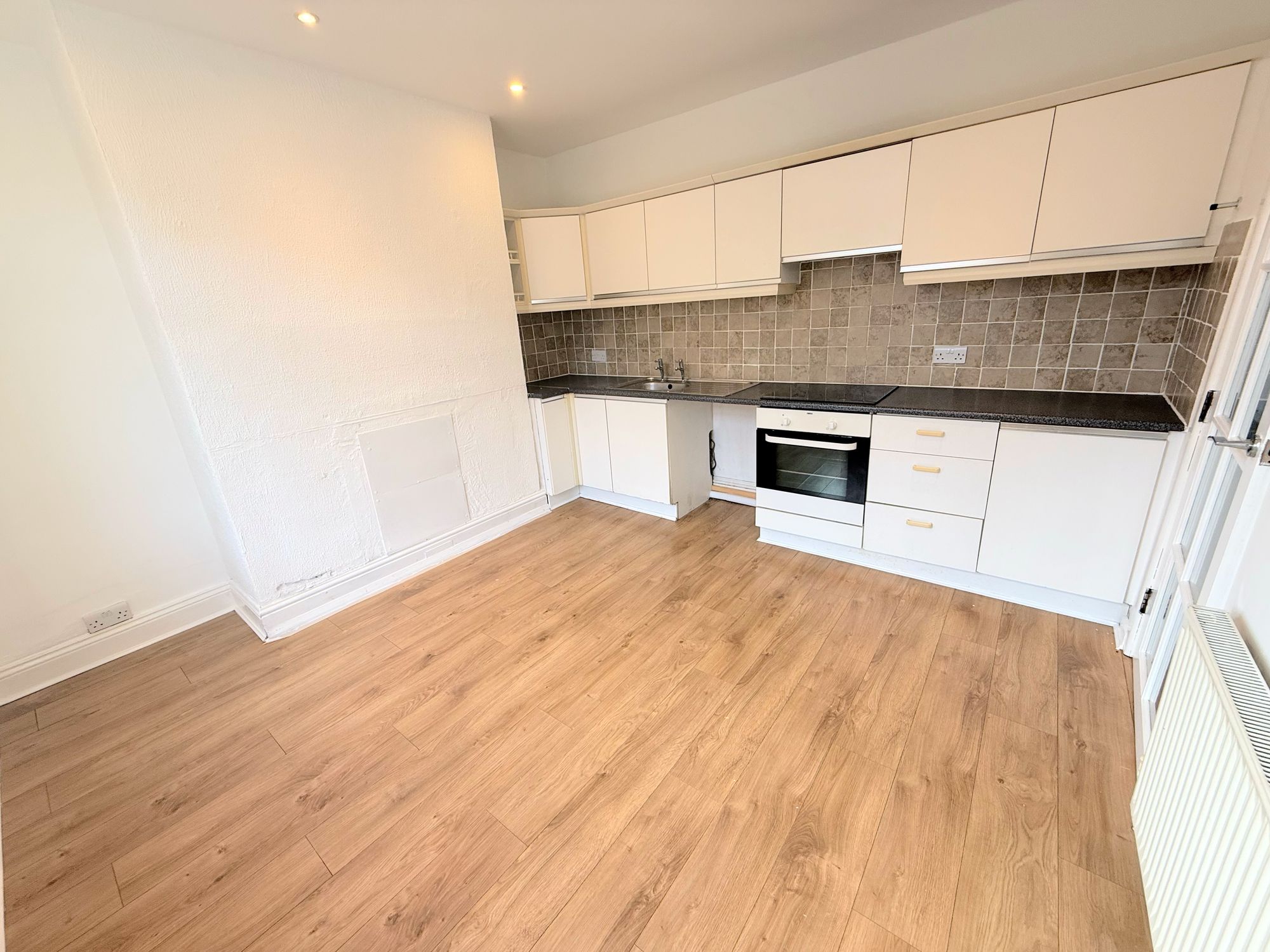 3 bed mid-terraced house for sale in Whitegate Road, Halifax 2