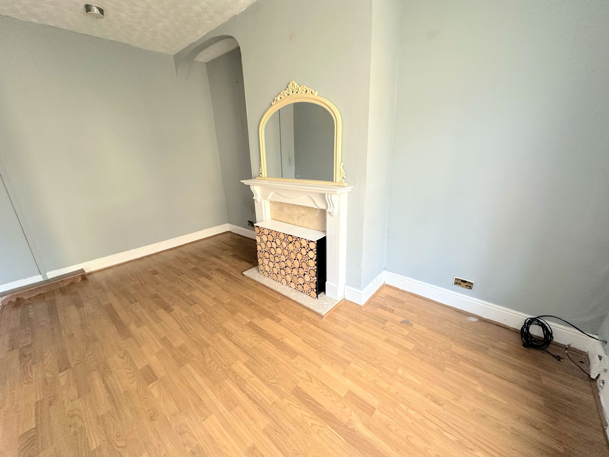 3 bed end of terrace house for sale in Byron Street, Halifax  - Property Image 2