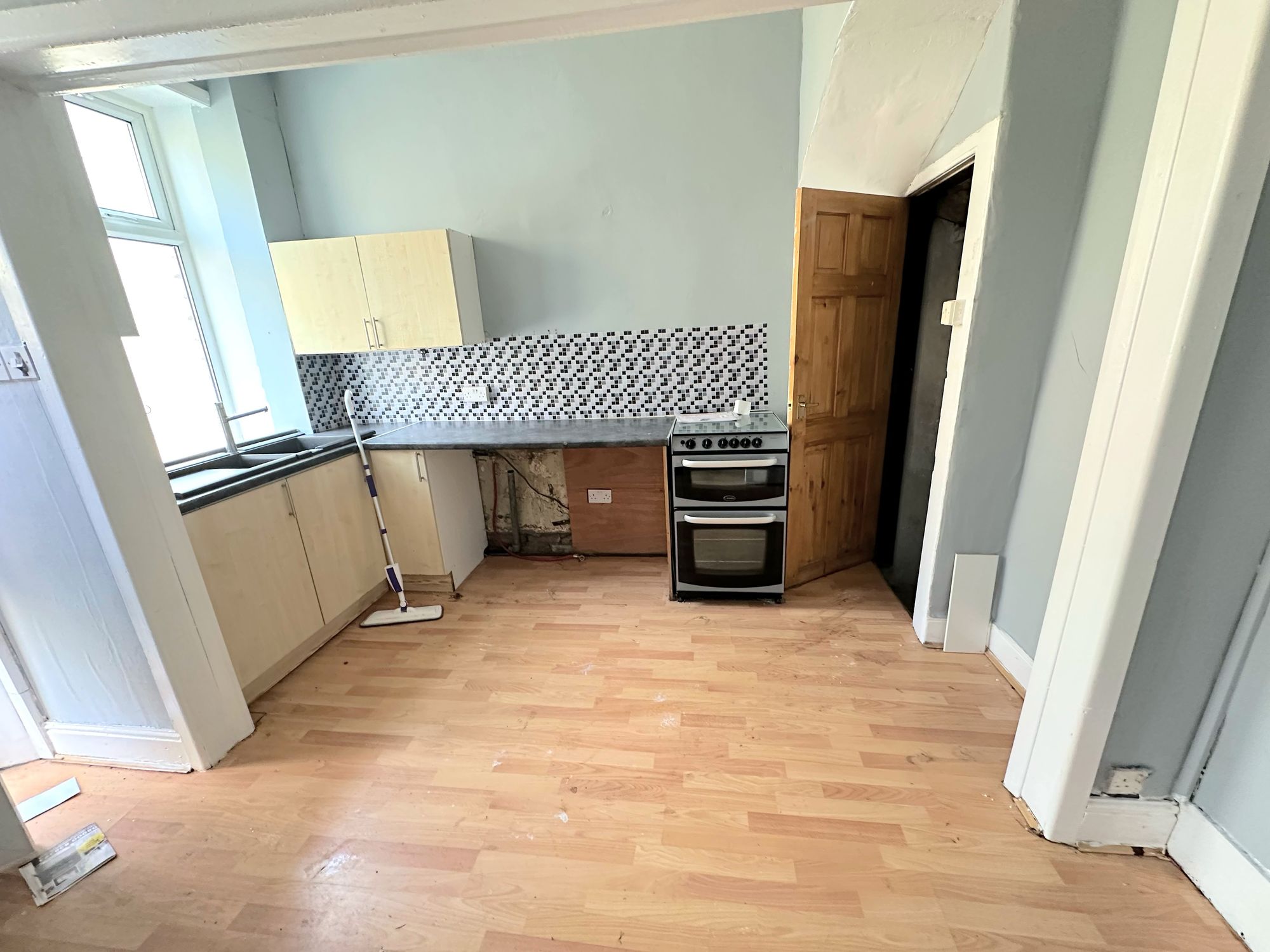 3 bed end of terrace house for sale in Byron Street, Halifax  - Property Image 6