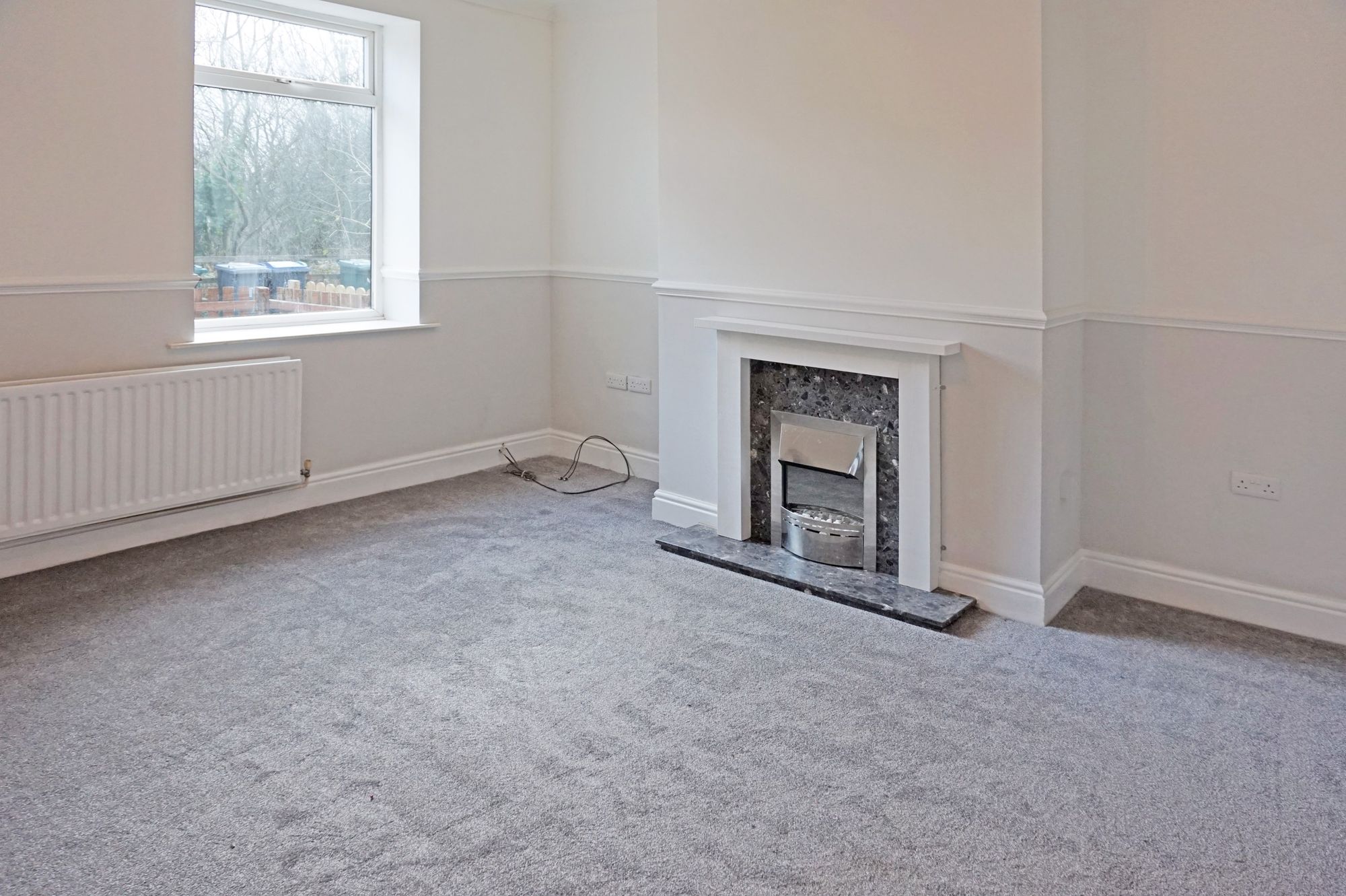 2 bed mid-terraced house to rent in Railway Terrace, Bradford 1