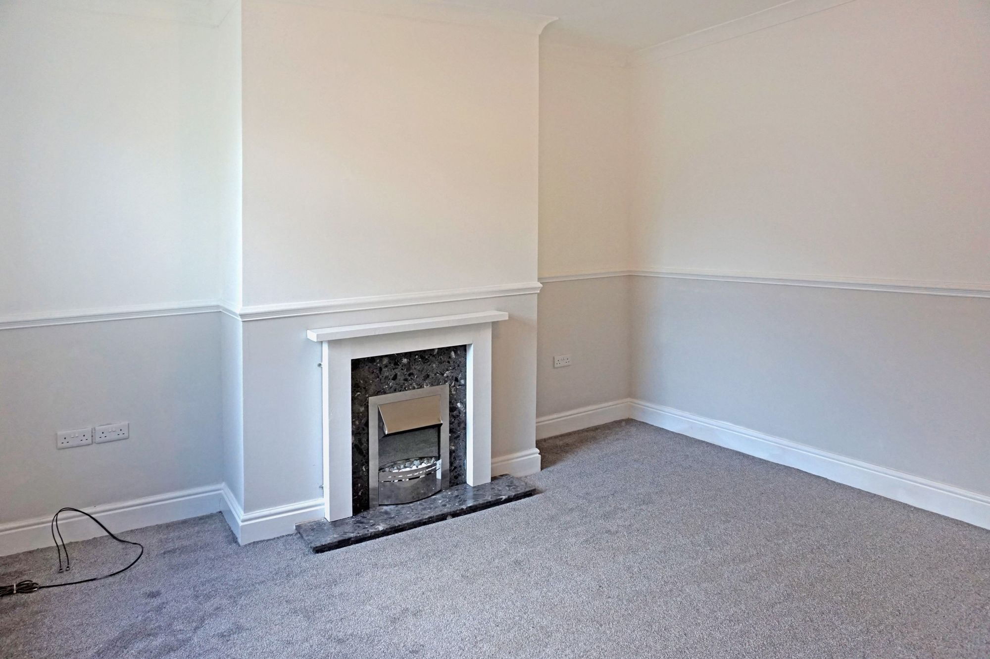 2 bed mid-terraced house to rent in Railway Terrace, Bradford  - Property Image 3