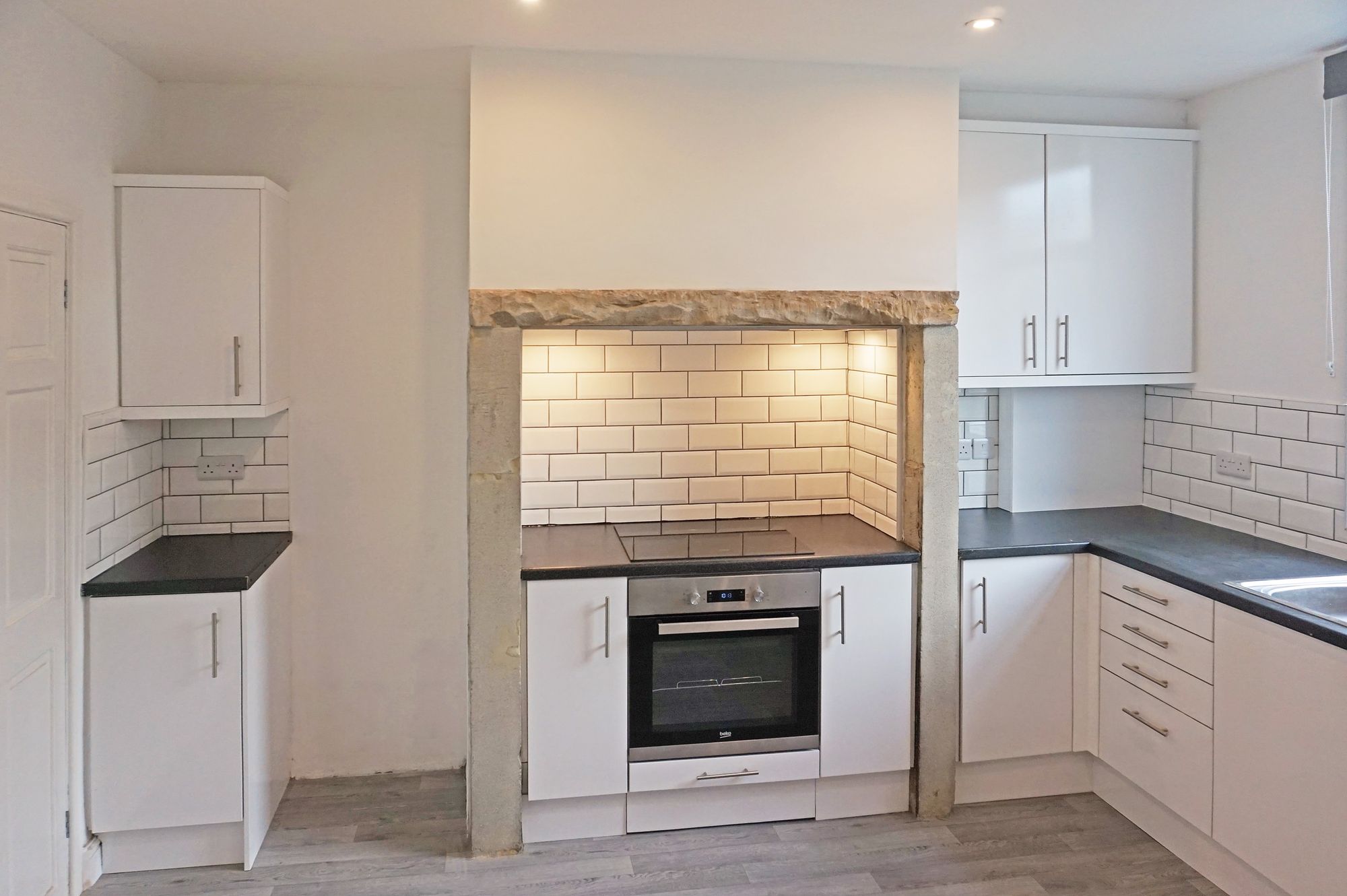 2 bed mid-terraced house to rent in Railway Terrace, Bradford  - Property Image 4