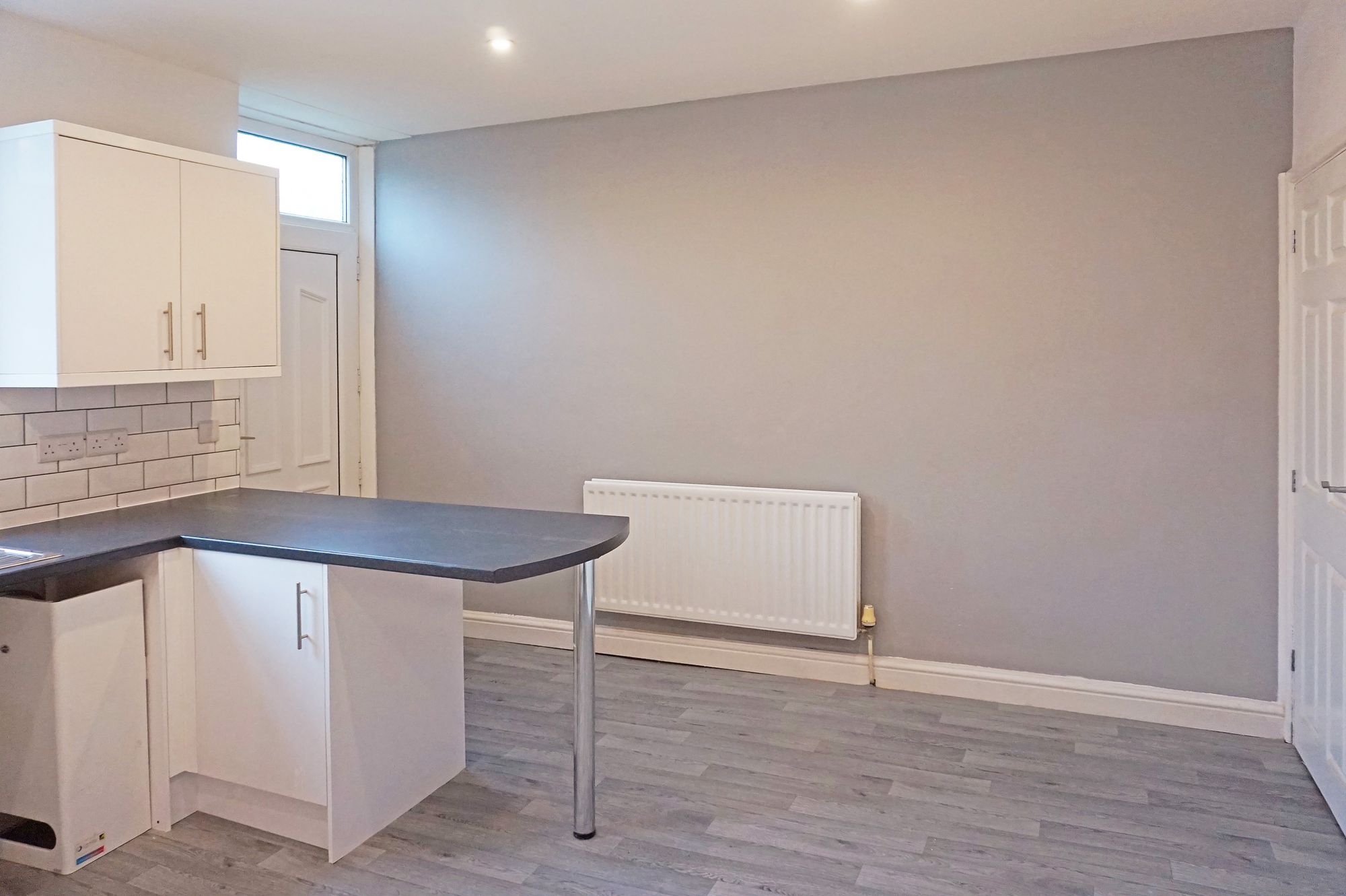 2 bed mid-terraced house to rent in Railway Terrace, Bradford  - Property Image 6