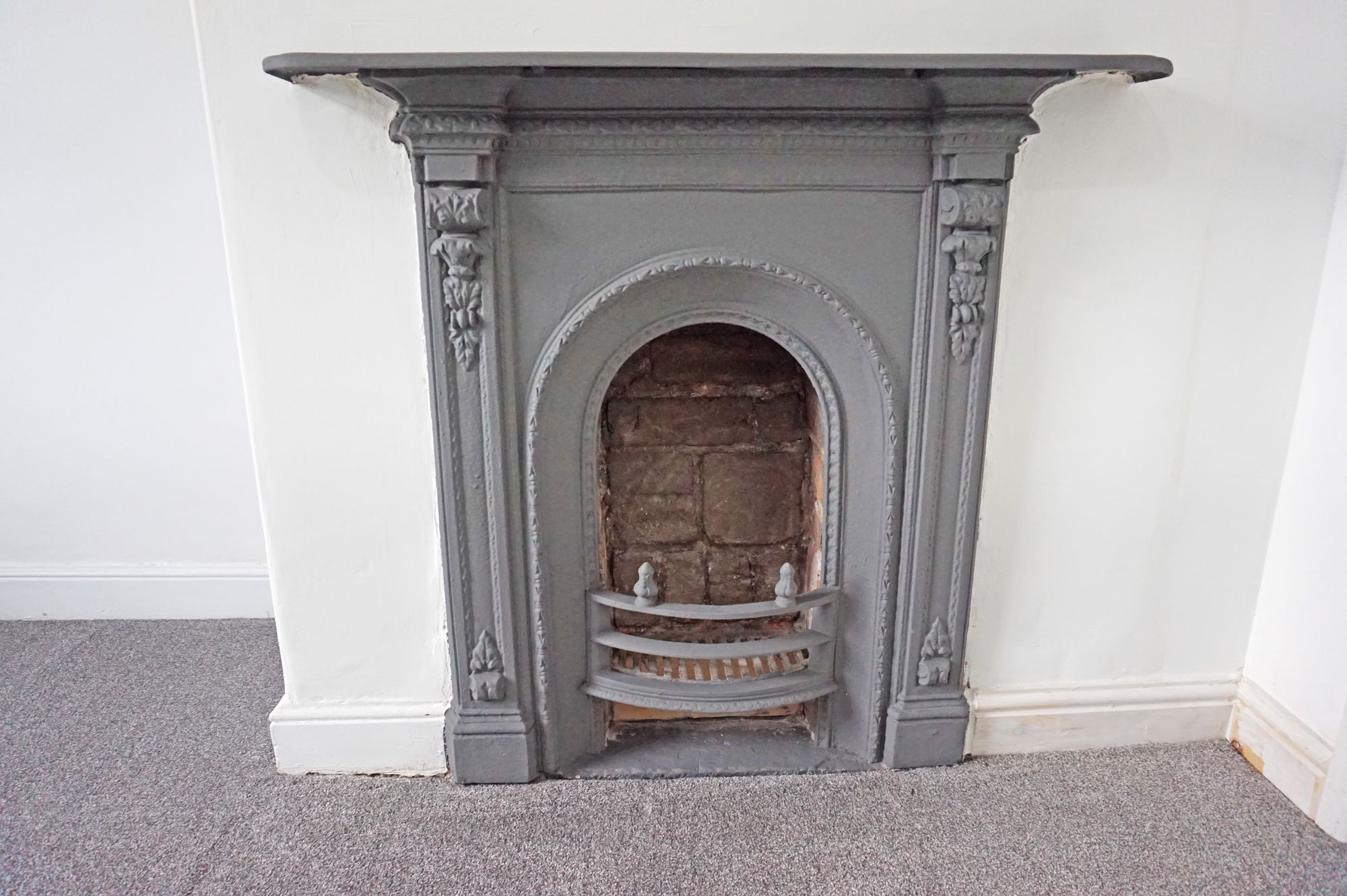 2 bed mid-terraced house to rent in Railway Terrace, Bradford 8