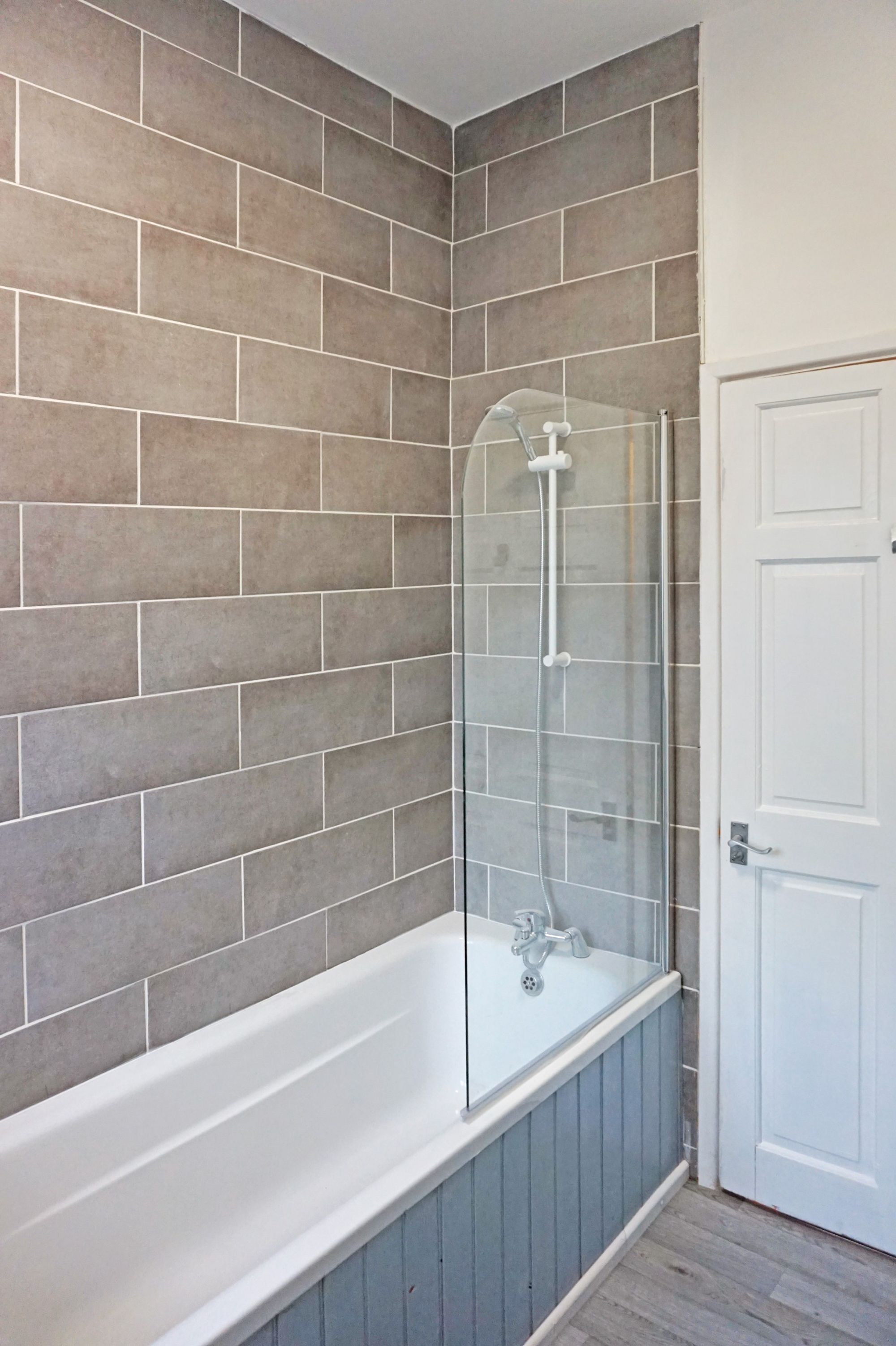 2 bed mid-terraced house to rent in Railway Terrace, Bradford 11