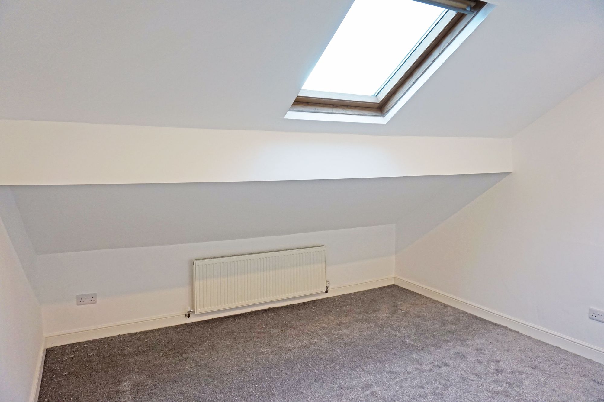 2 bed mid-terraced house to rent in Railway Terrace, Bradford 13