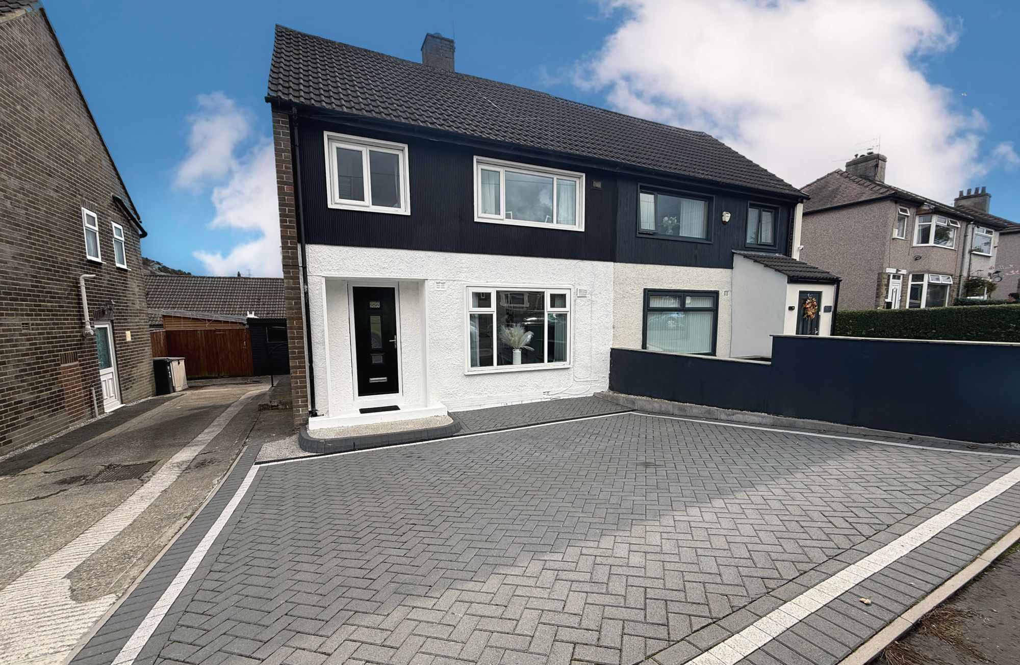 3 bed semi-detached house for sale in Beechwood Road, Halifax  - Property Image 1