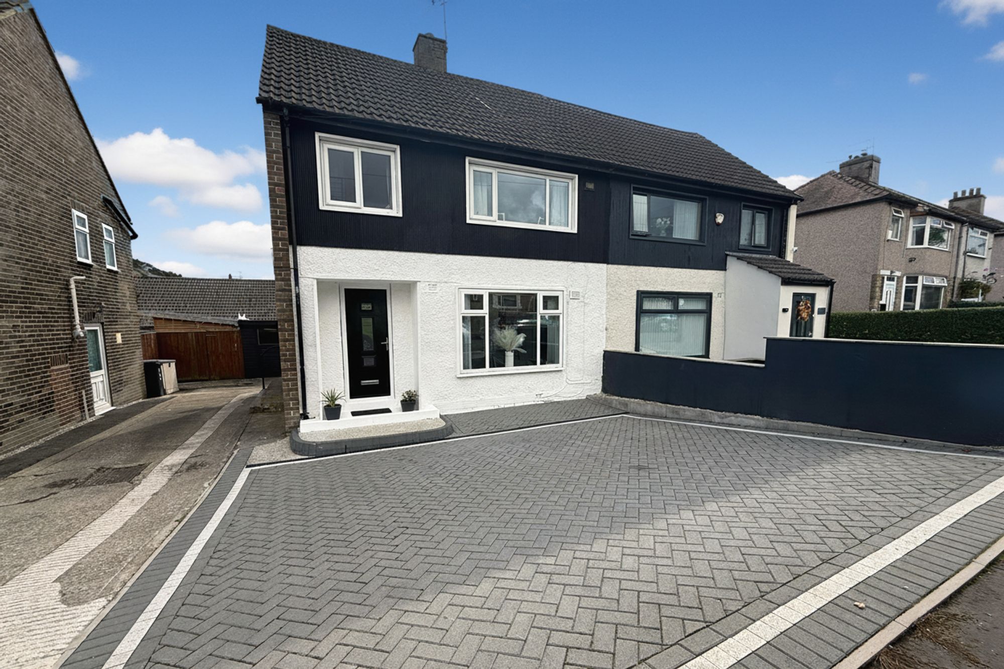 3 bed semi-detached house for sale in Beechwood Road, Halifax - Property Image 1