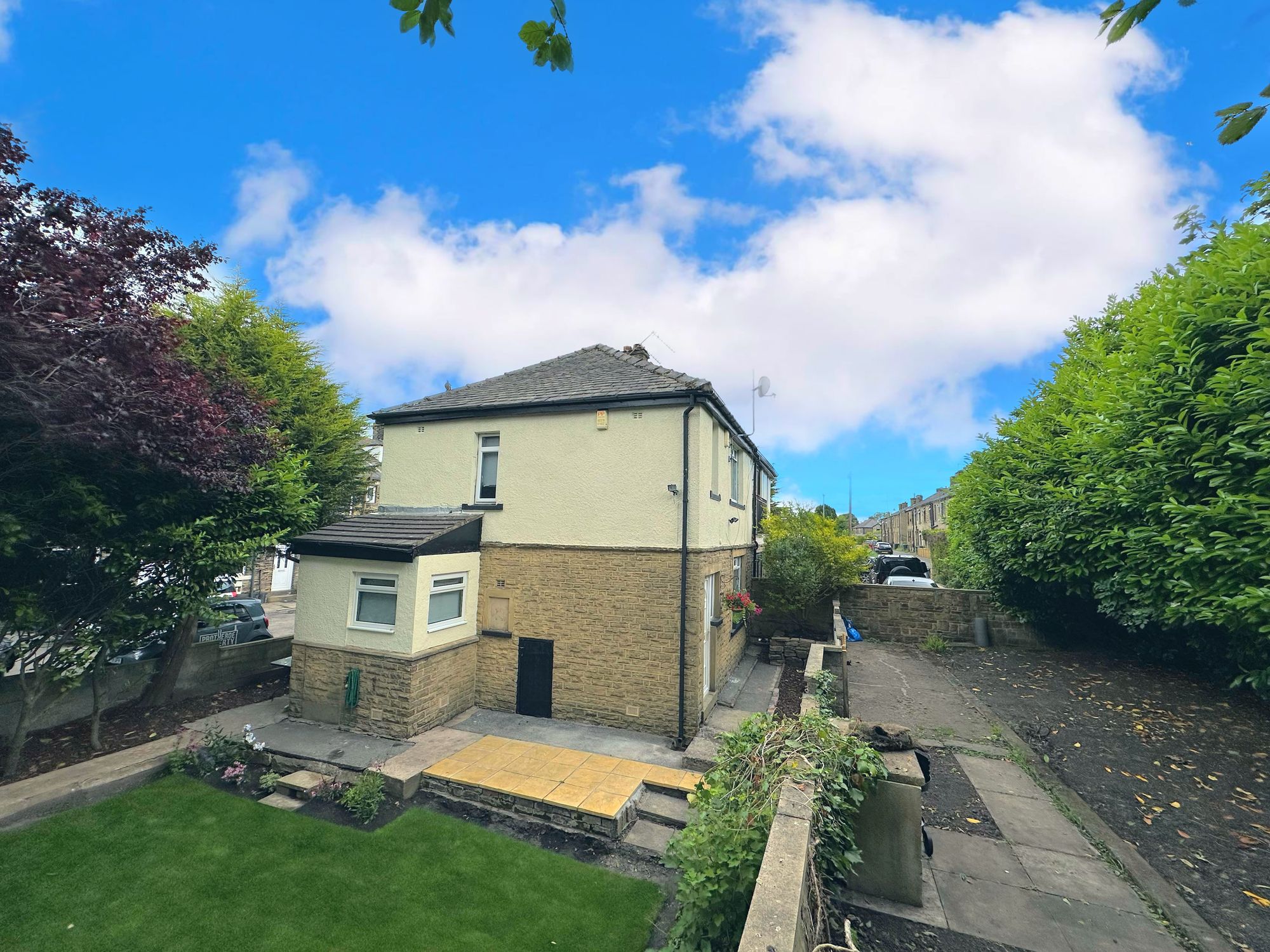 3 bed semi-detached house for sale in Beacon Street, Bradford  - Property Image 1