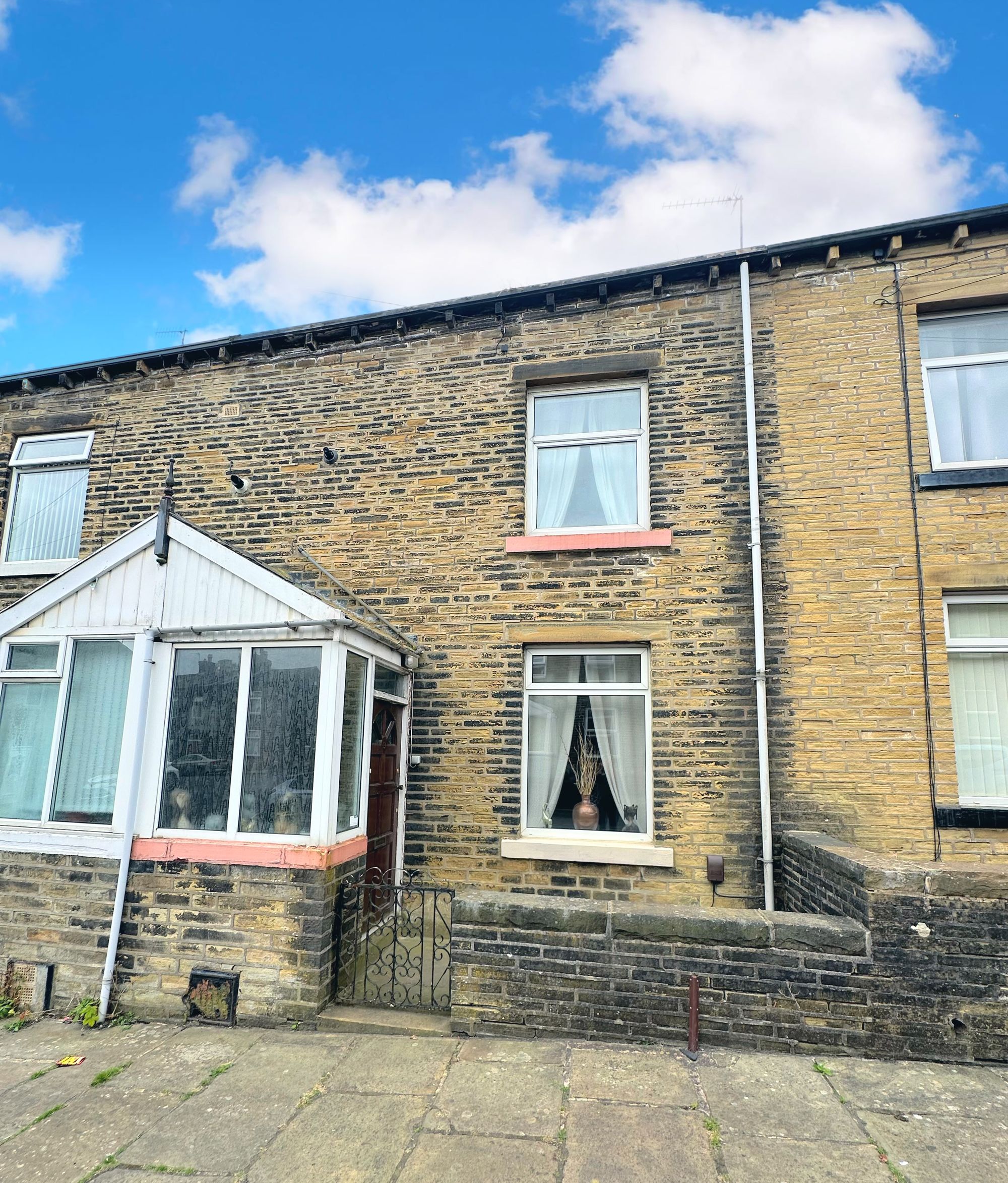 2 bed terraced house for sale in Woodside Crescent, Halifax  - Property Image 1