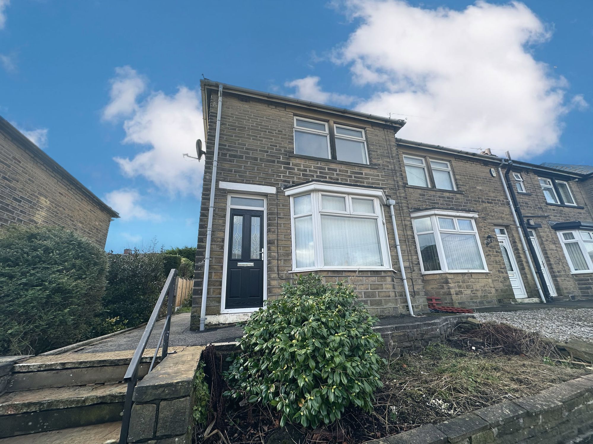 2 bed terraced house to rent in Ovenden Road, Halifax, HX3