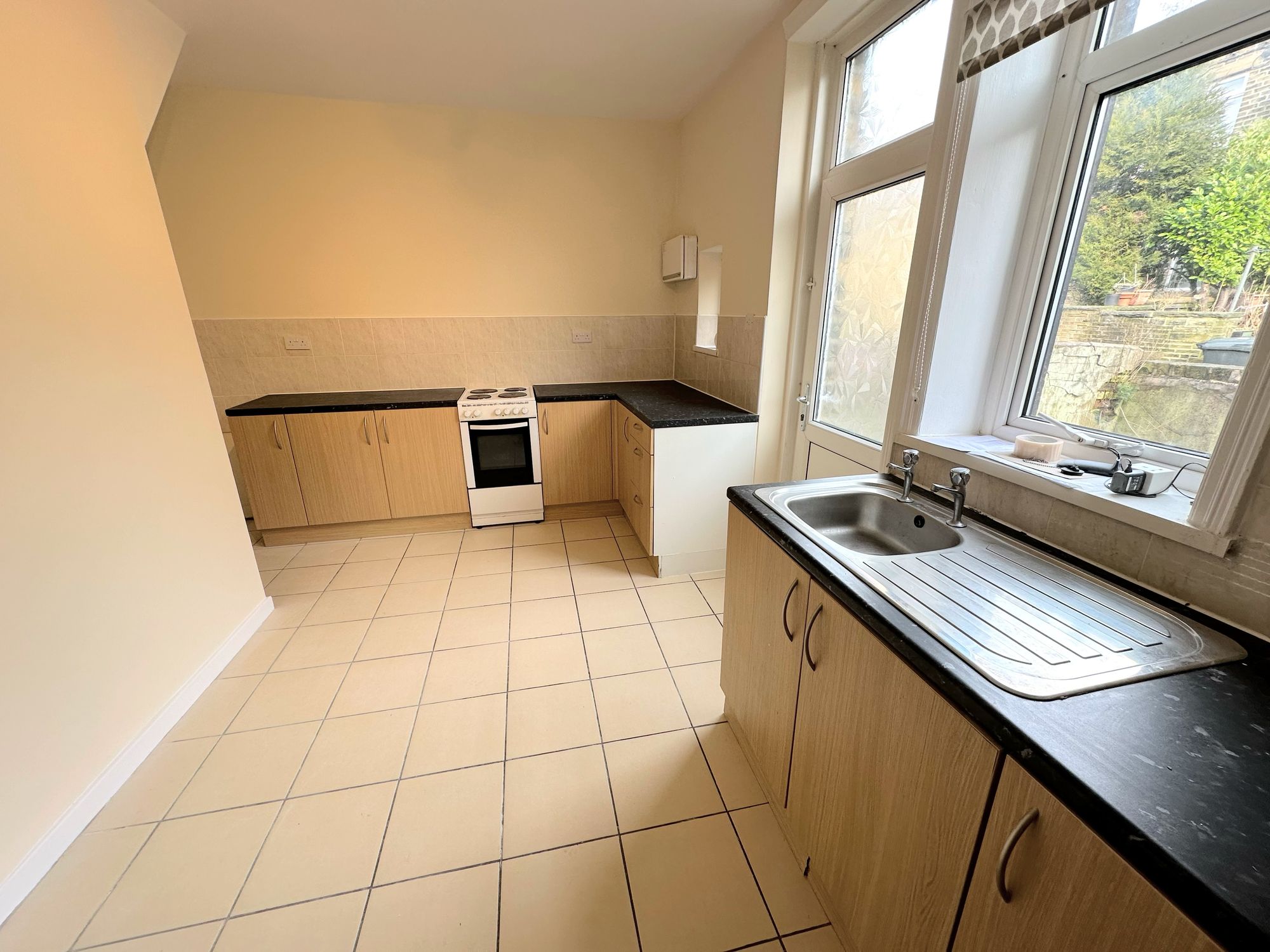 2 bed mid-terraced house to rent in Woodside Road, Halifax  - Property Image 7