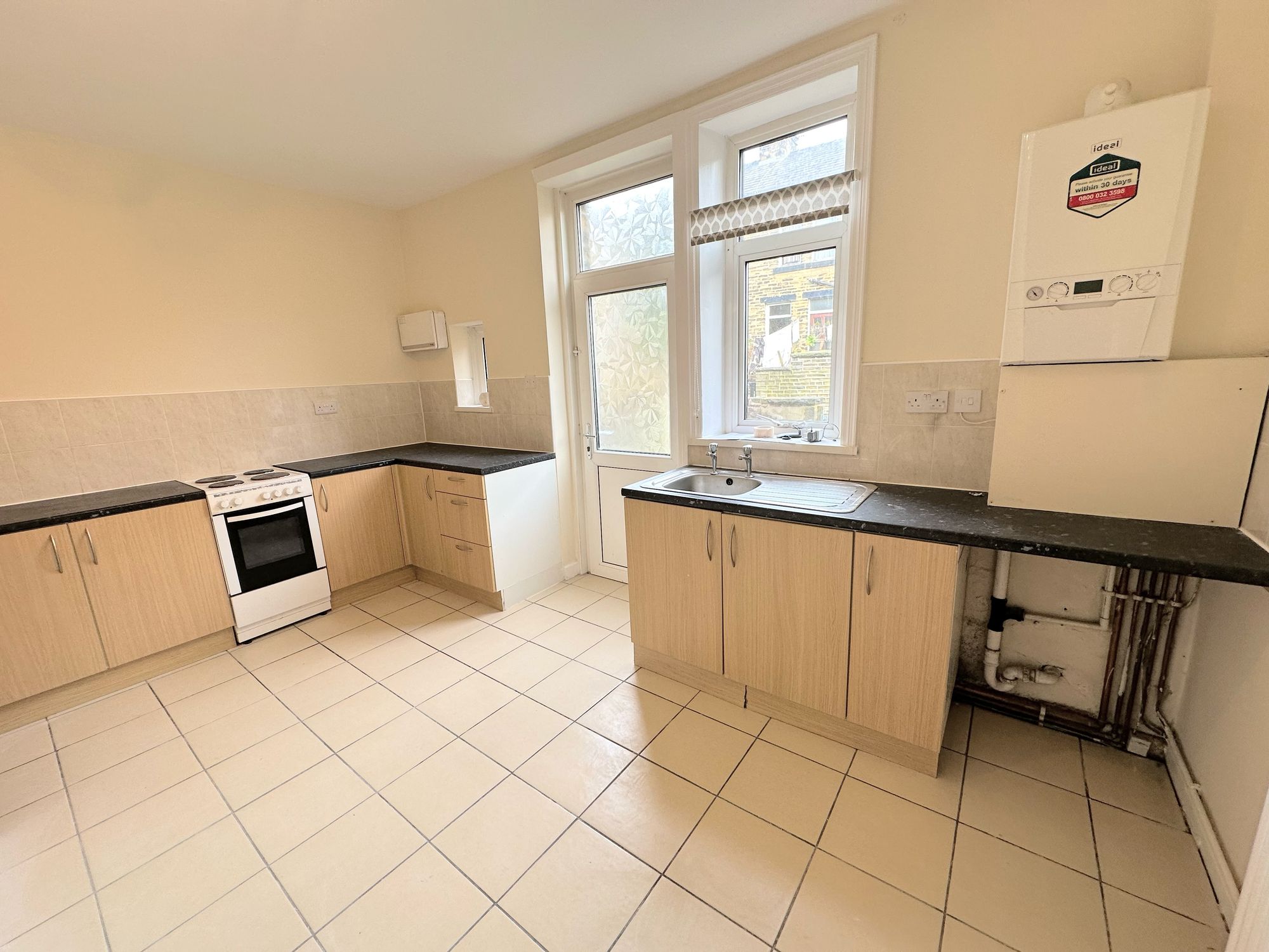 2 bed mid-terraced house to rent in Woodside Road, Halifax  - Property Image 3