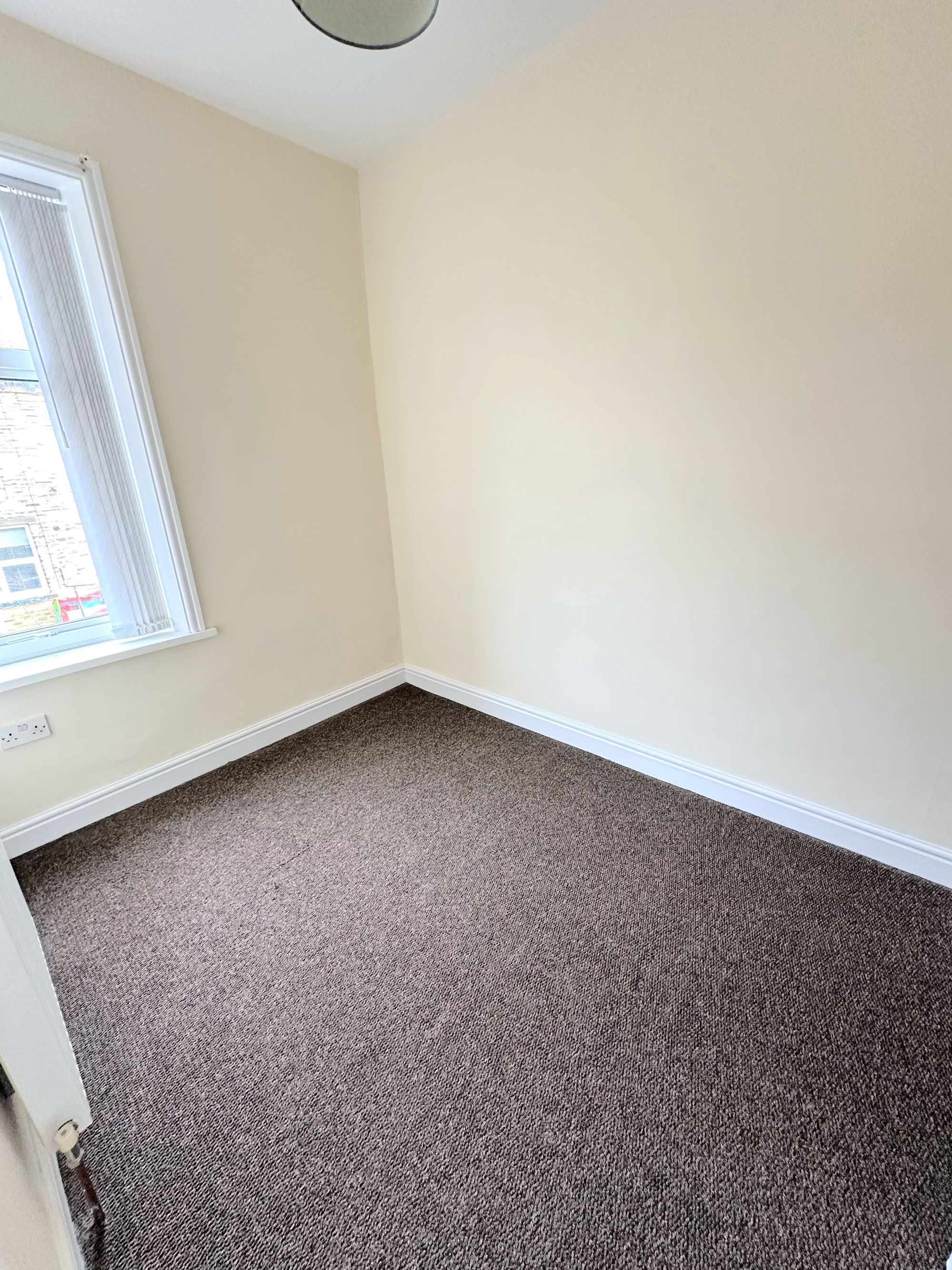 2 bed mid-terraced house to rent in Woodside Road, Halifax  - Property Image 11