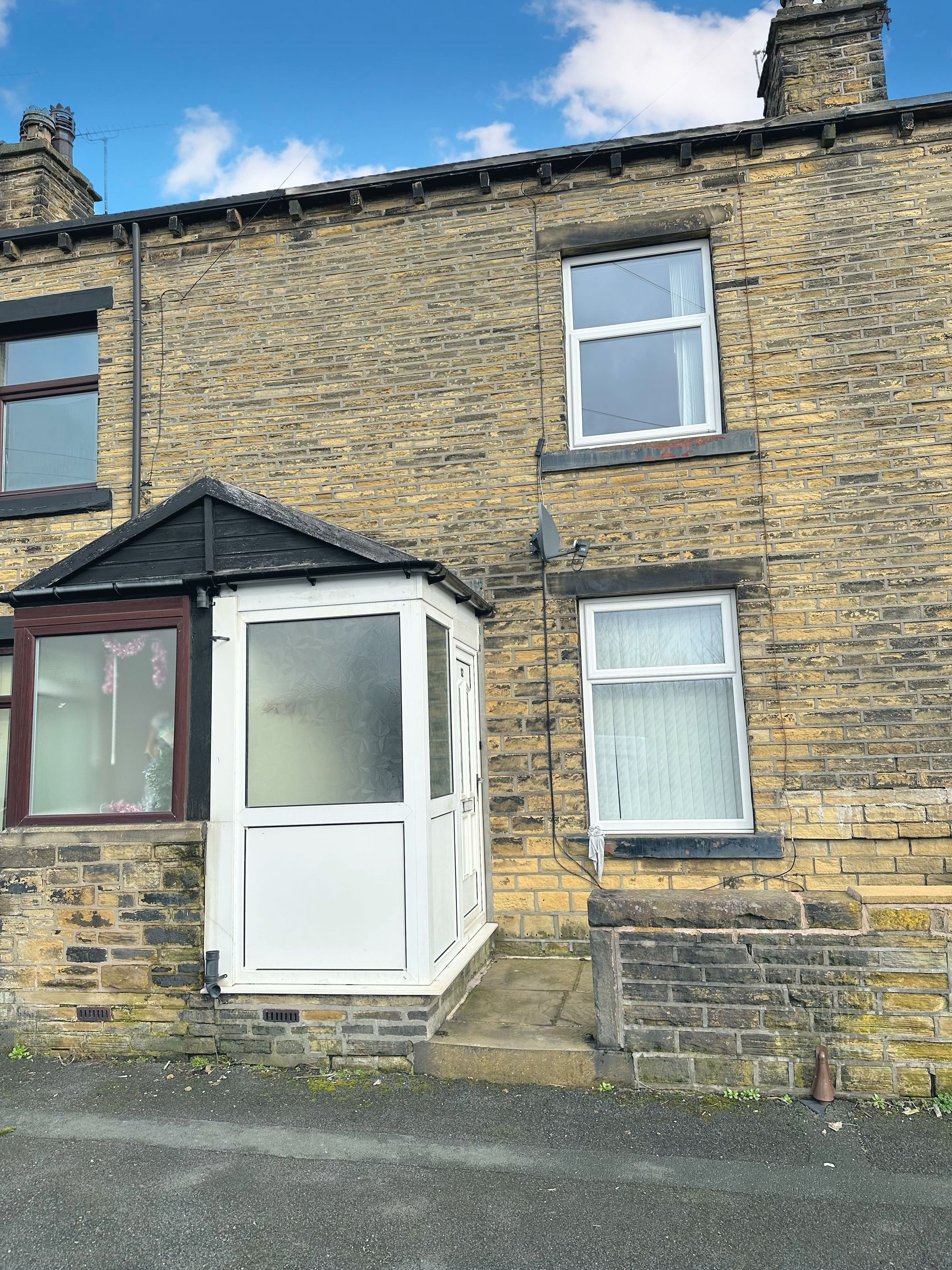 2 bed mid-terraced house to rent in Woodside Road, Halifax  - Property Image 1