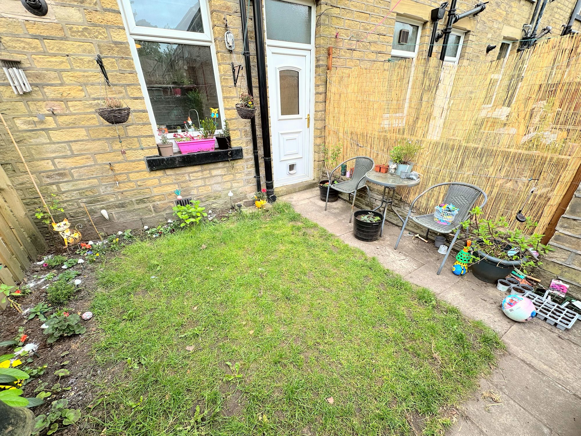 2 bed mid-terraced house for sale in Chester Place, Halifax  - Property Image 4