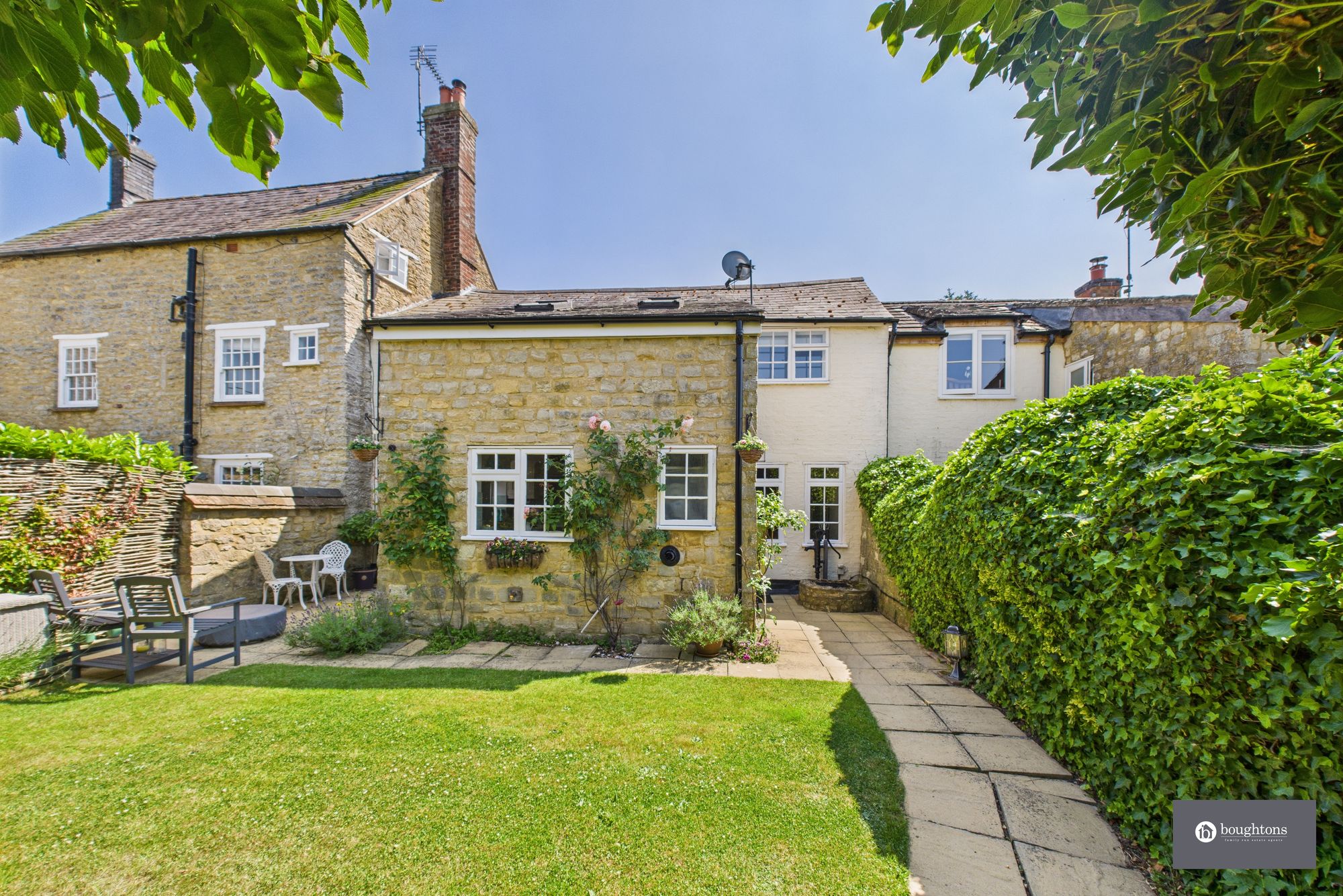 3 bed terraced house for sale in Church Street, Brackley, NN13