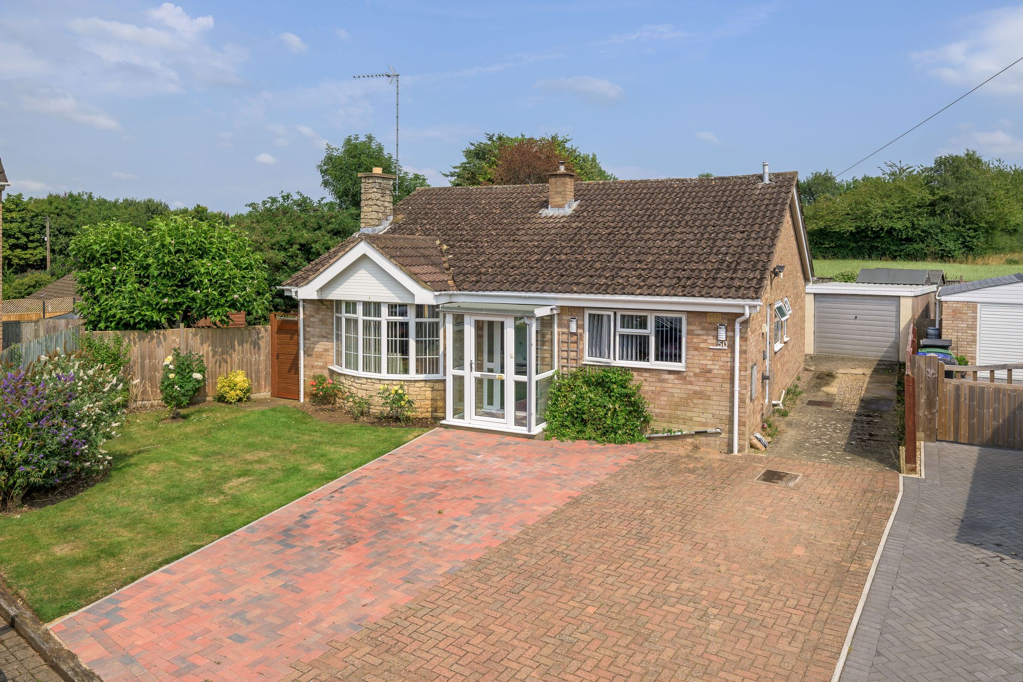 3 bed detached bungalow for sale in Thornhill, Banbury  - Property Image 1